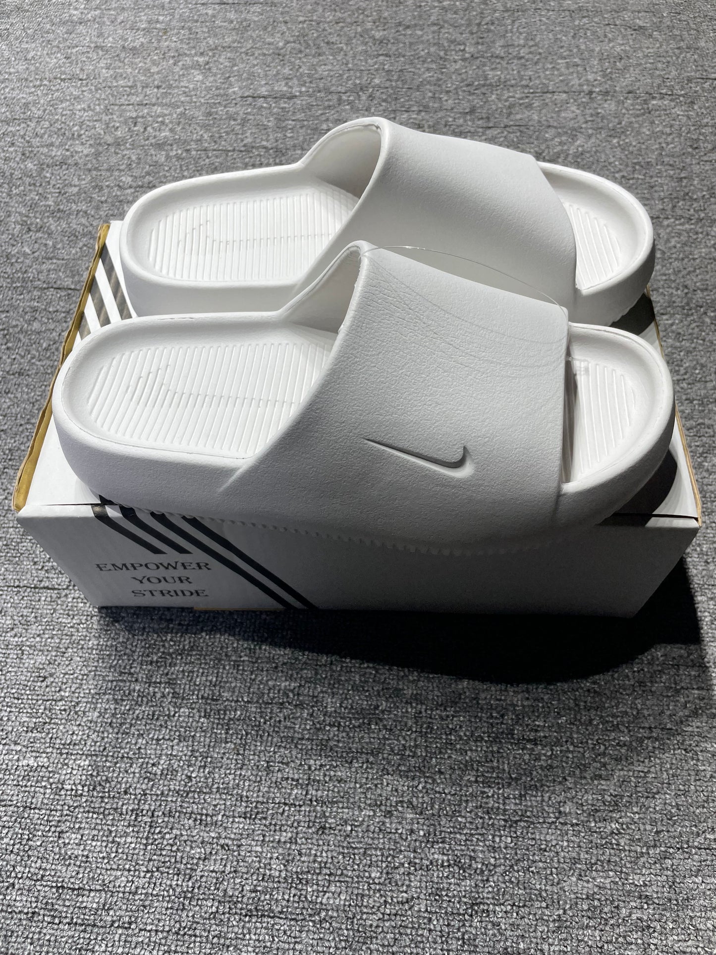 Calm Slide White