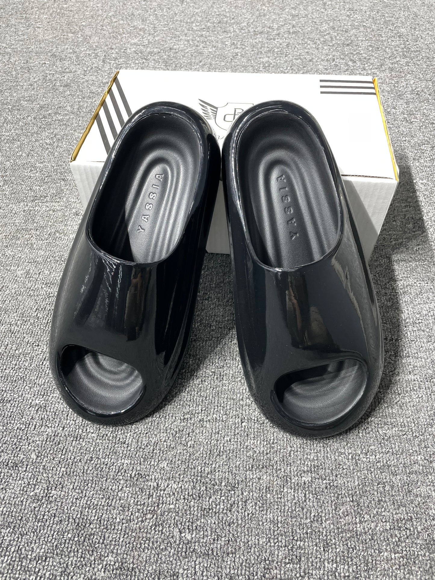 Yassia Reflective Matte