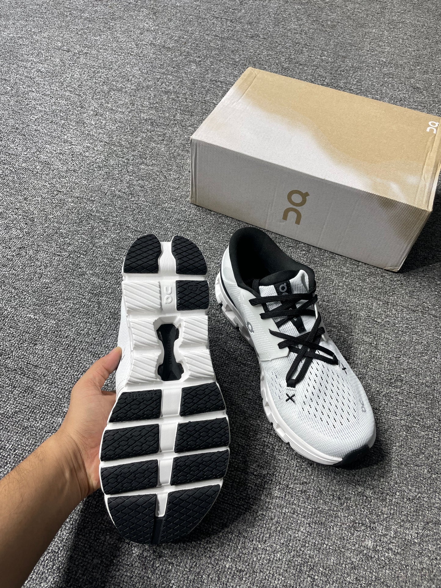 On Cloud runner 2 white