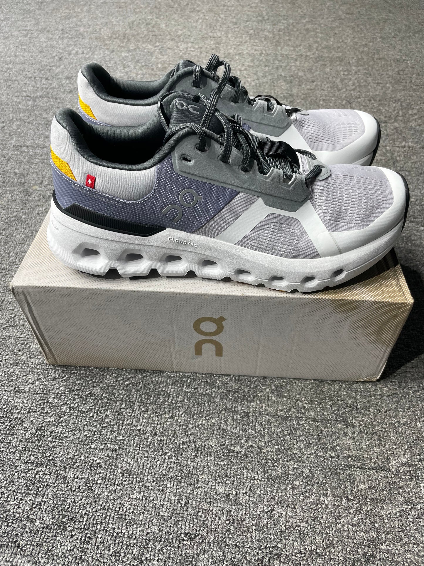 On Cloudrunner 2 Grey
