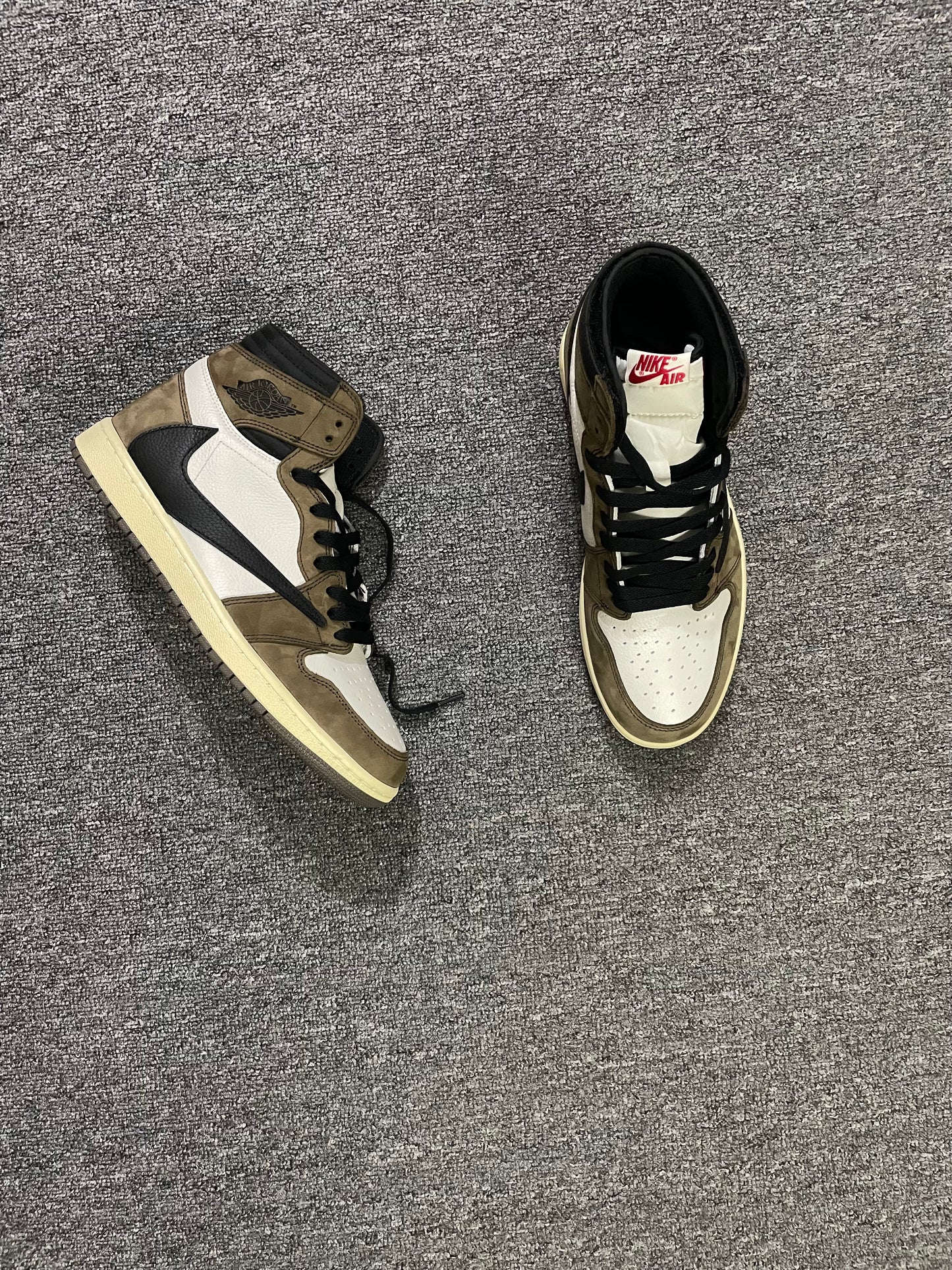 Jordan 1 Retro High Travis Scott mocha