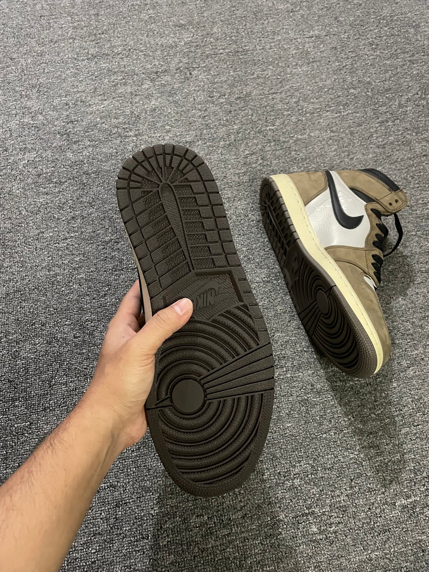Jordan 1 Retro High Travis Scott mocha