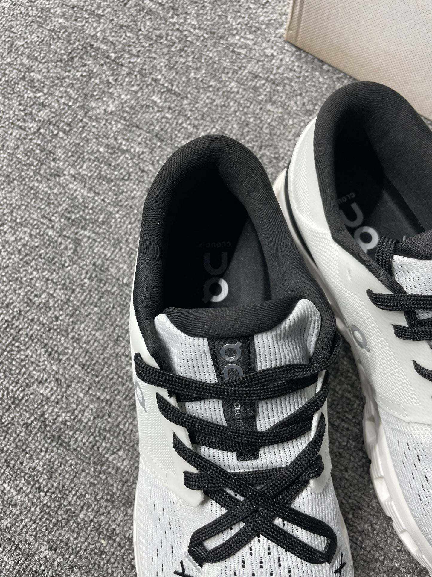On Cloud runner 2 white