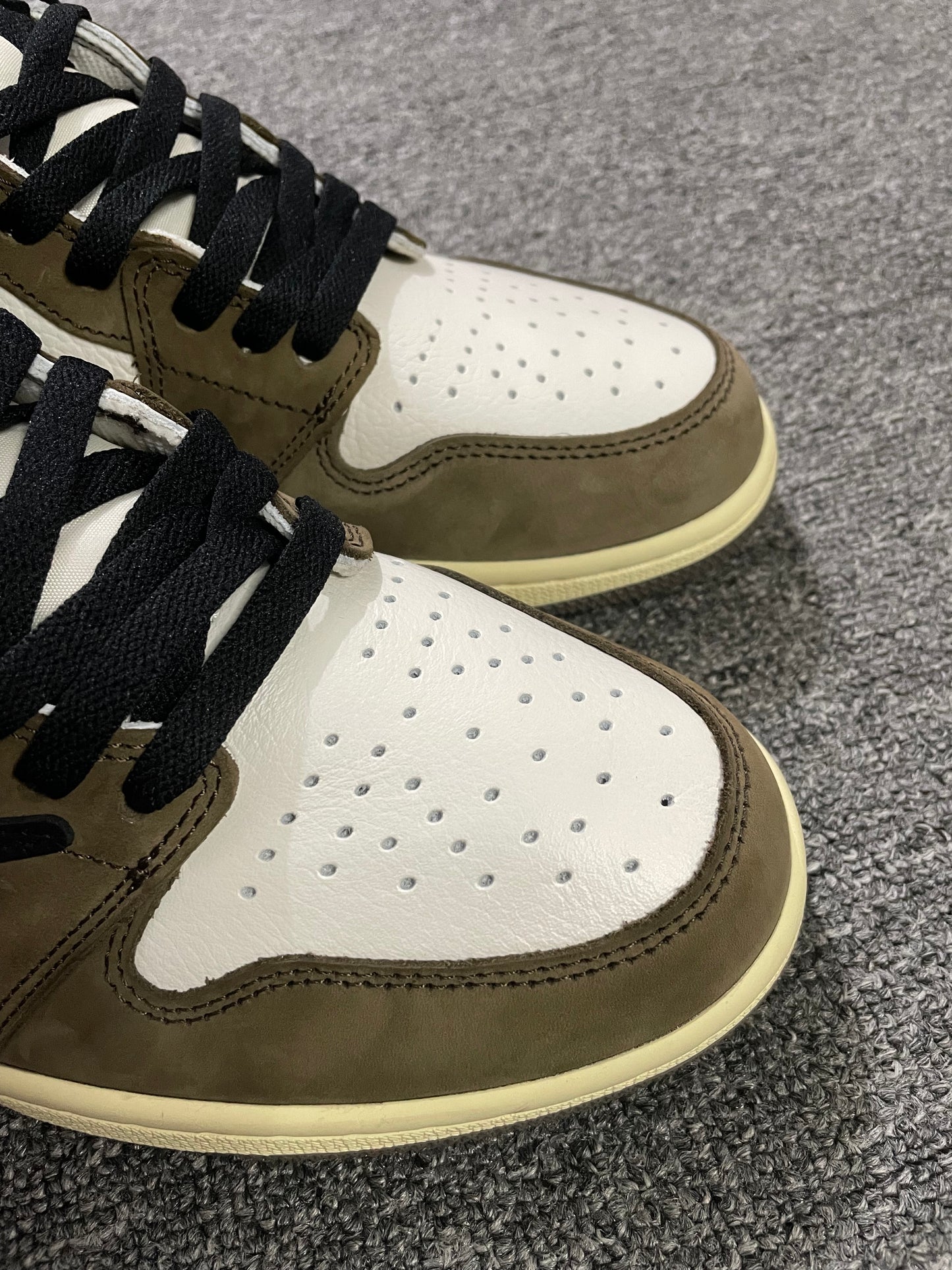 Jordan 1 Retro High Travis Scott mocha