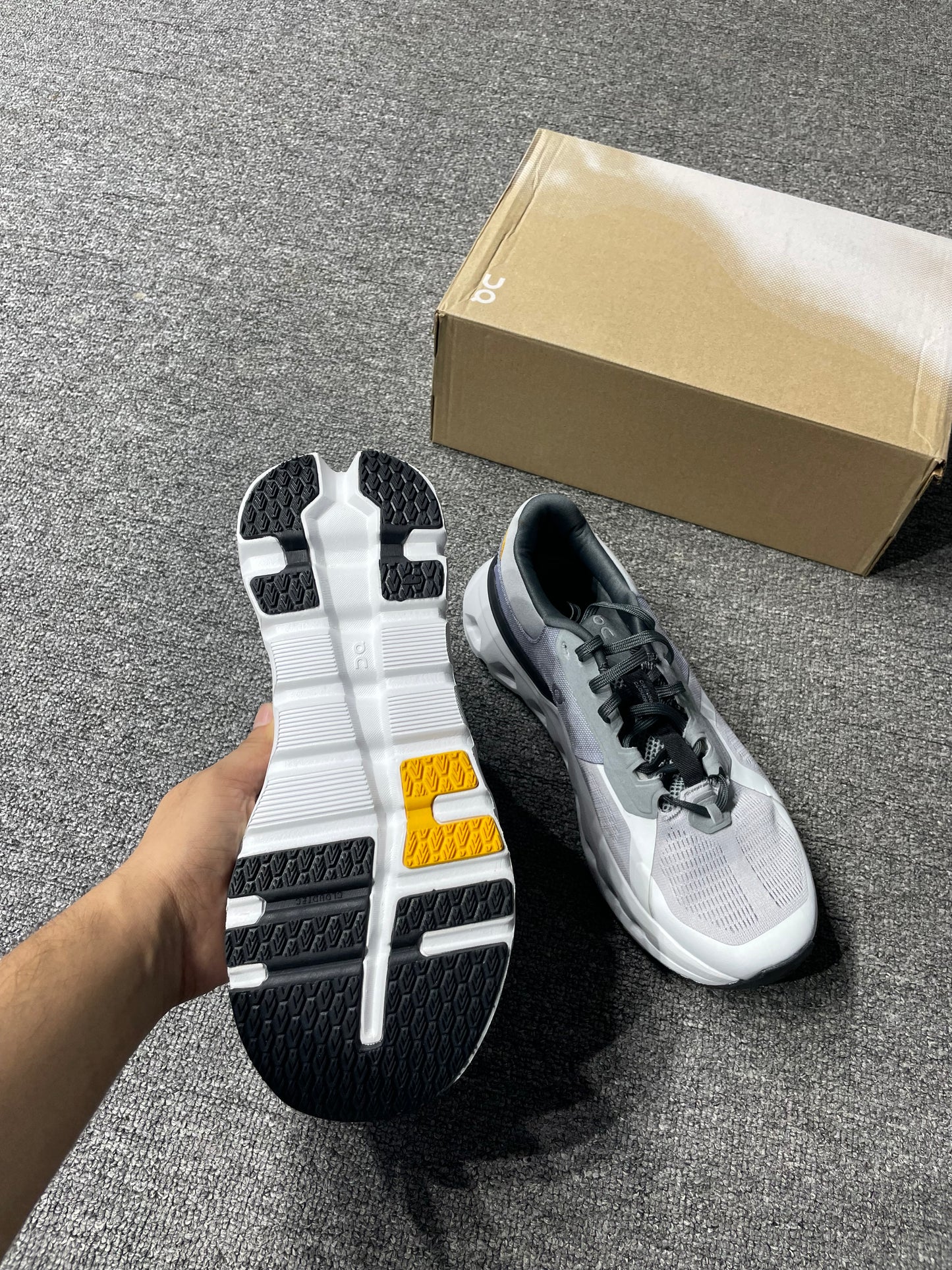 On Cloudrunner 2 Grey