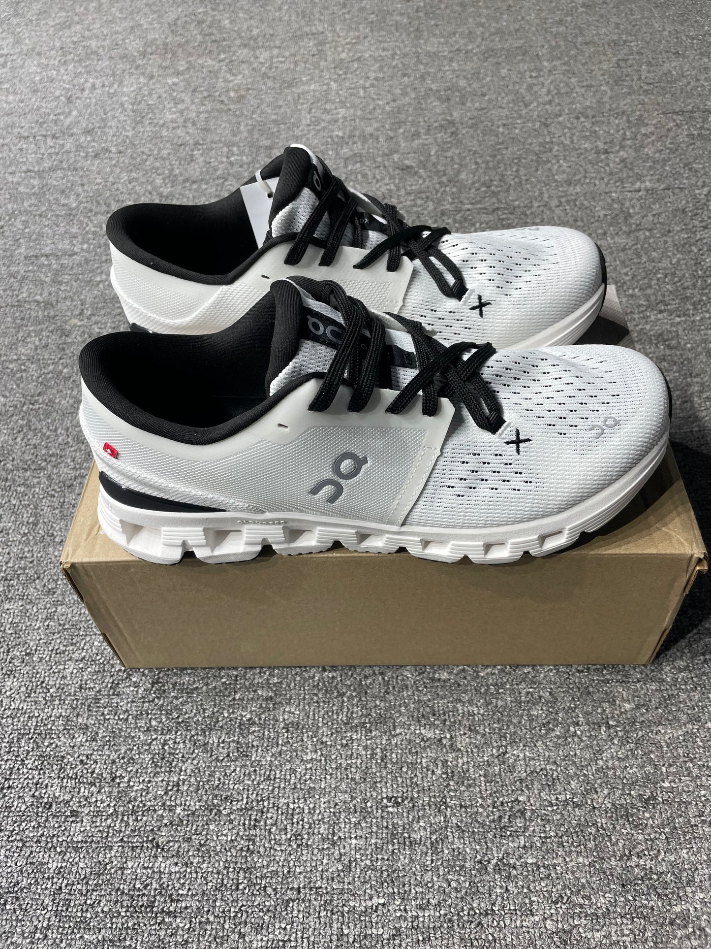 On Cloud runner 2 white