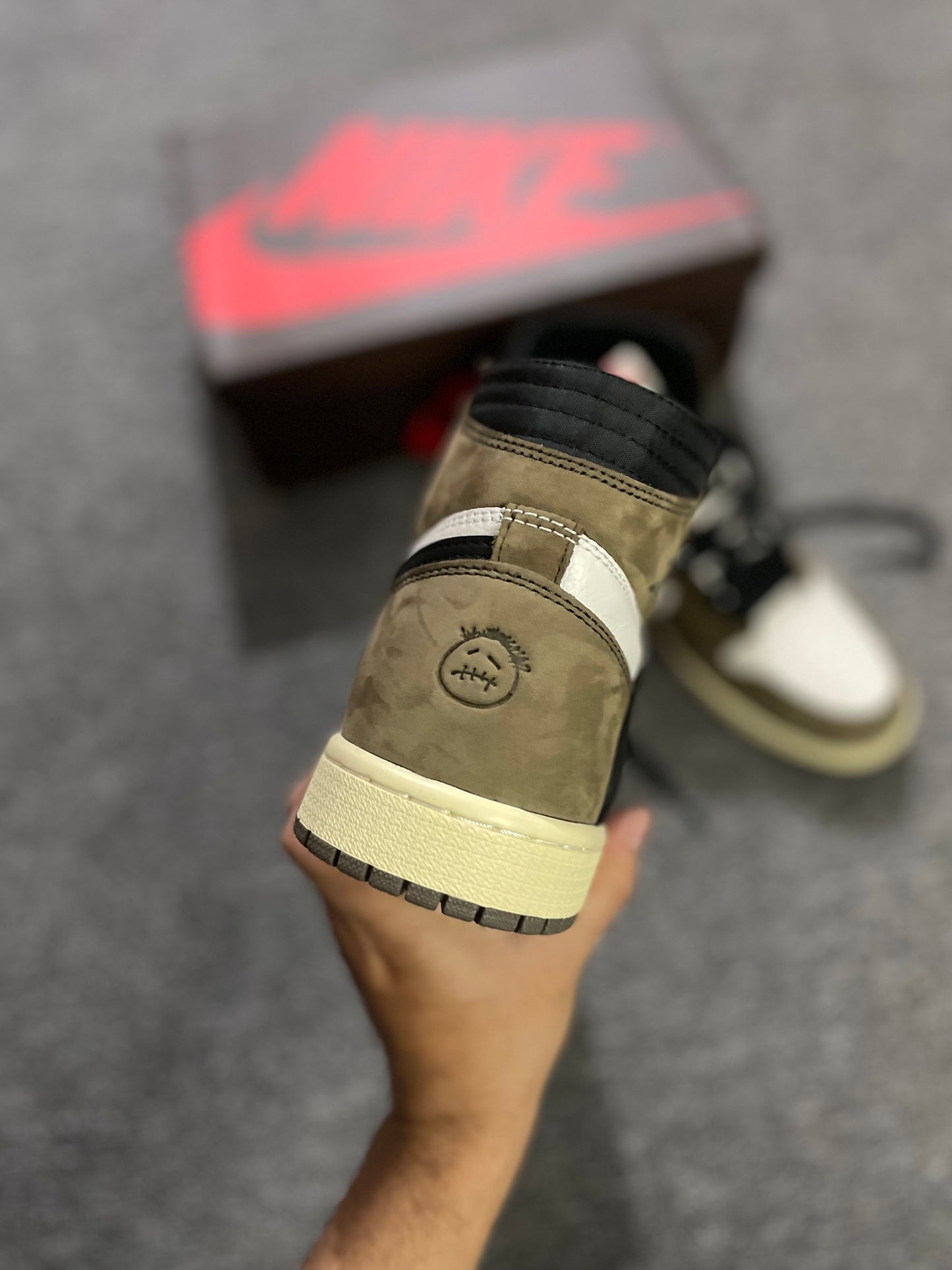 Jordan 1 Retro High Travis Scott mocha