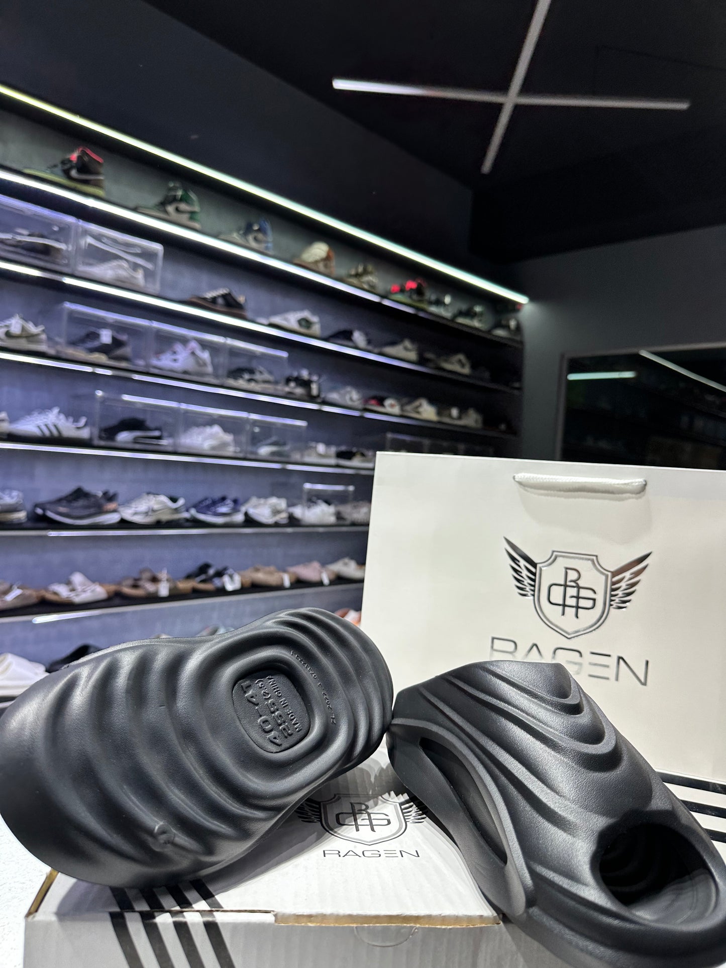 Yassia Matte Black