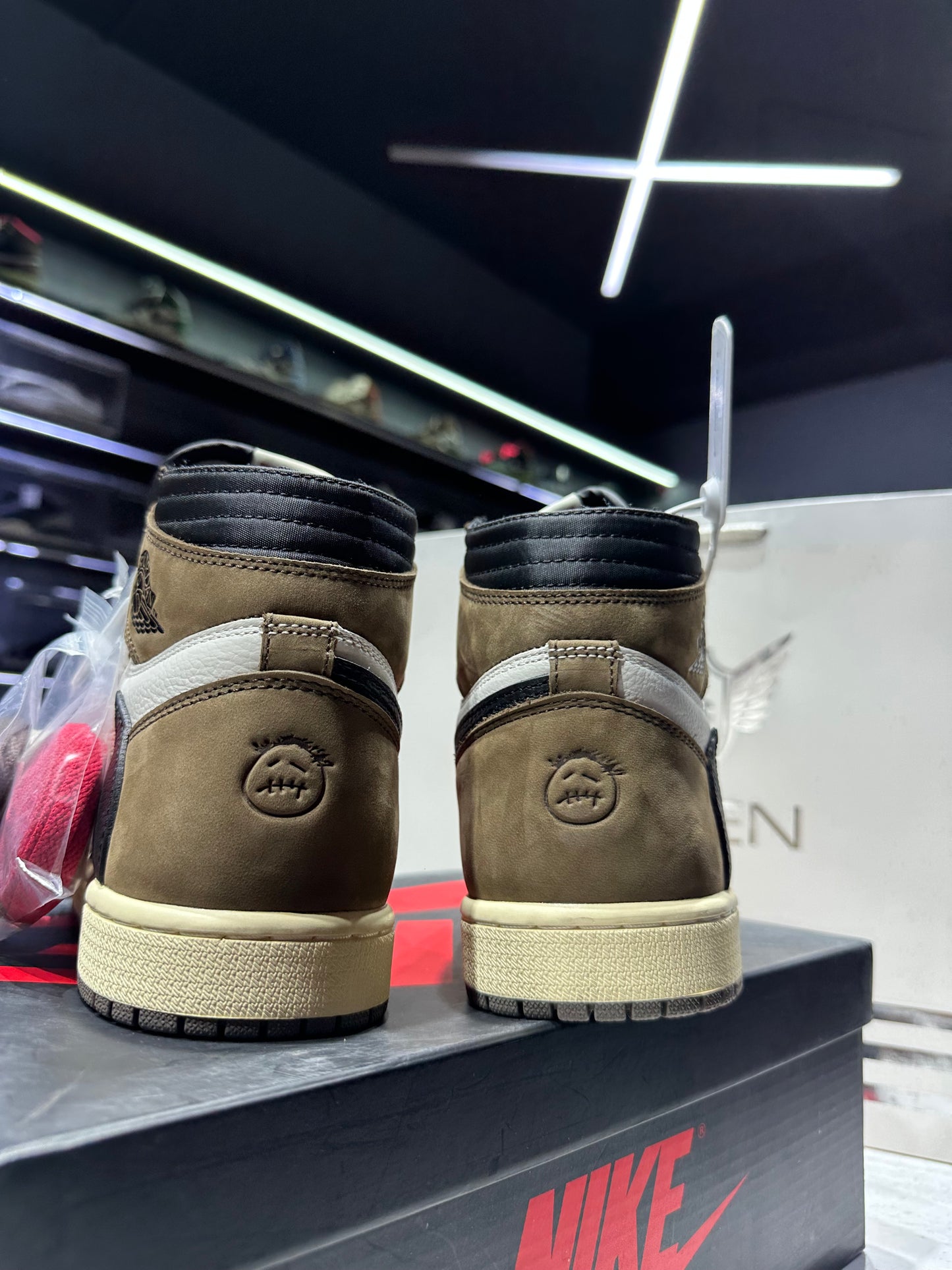 Jordan 1 Retro High Travis Scott mocha