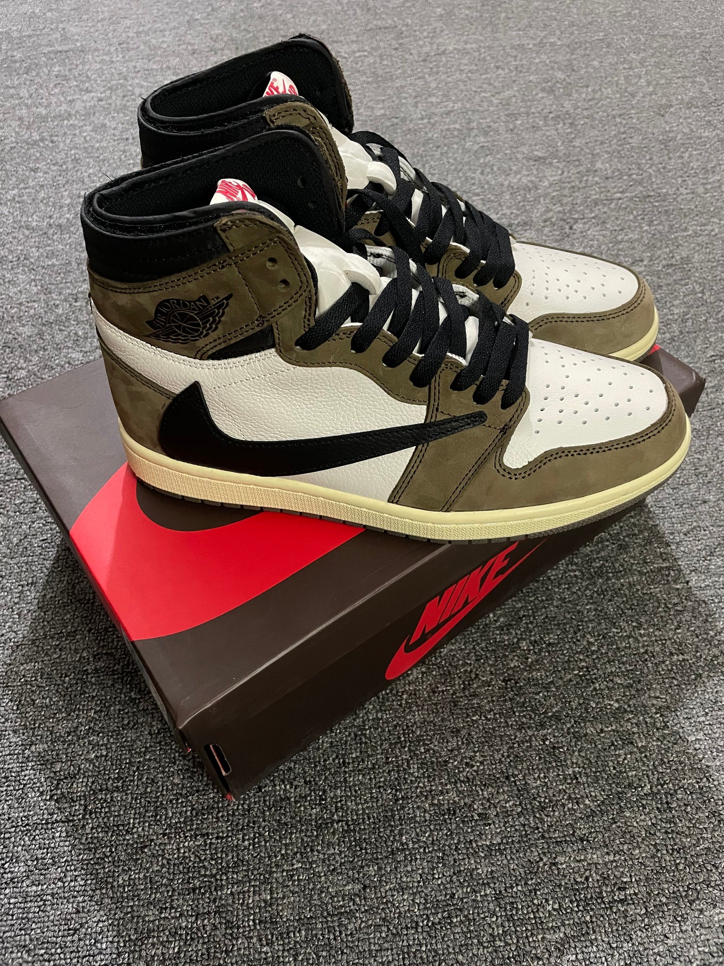 Jordan 1 Retro High Travis Scott mocha