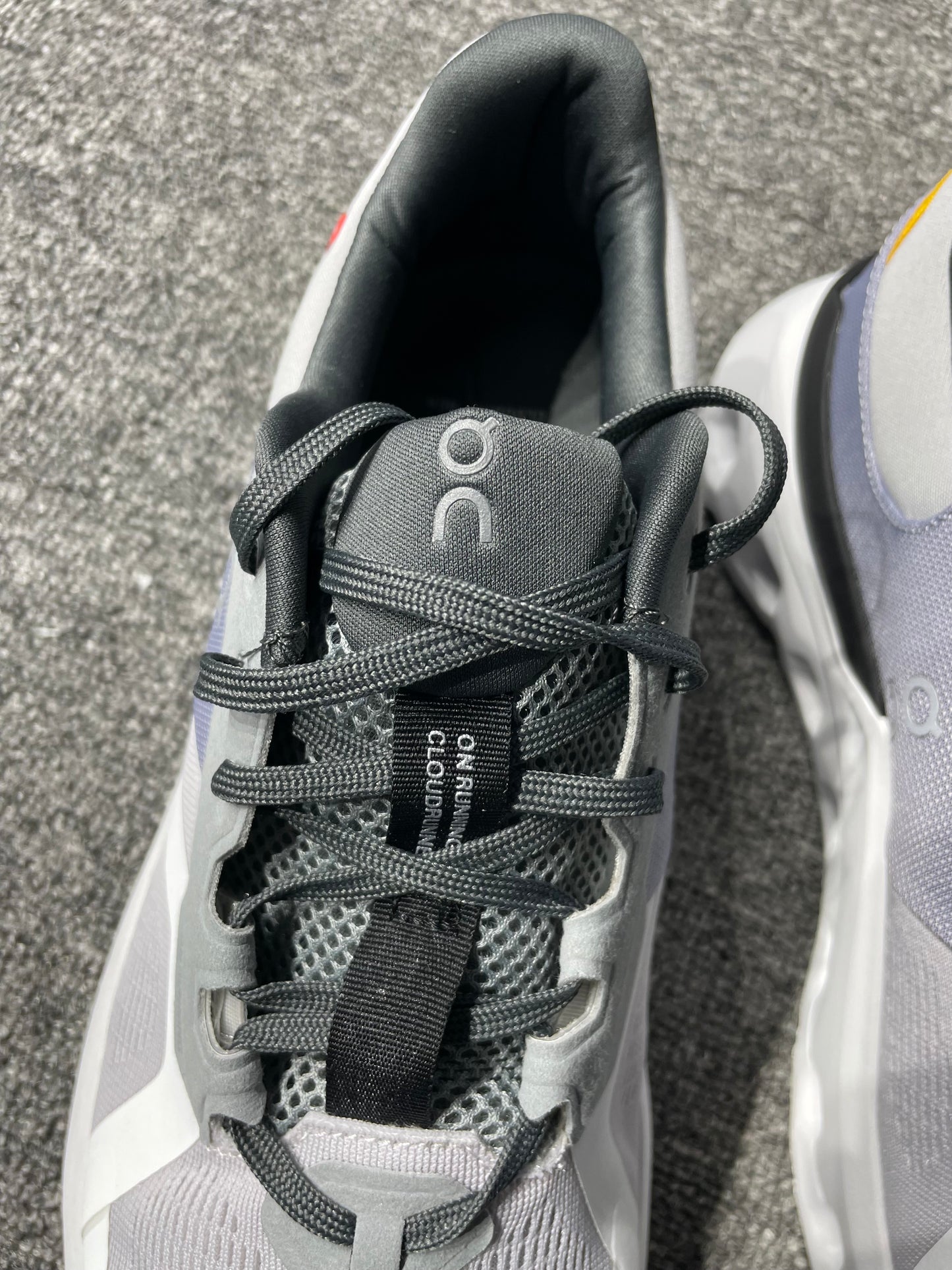 On Cloudrunner 2 Grey