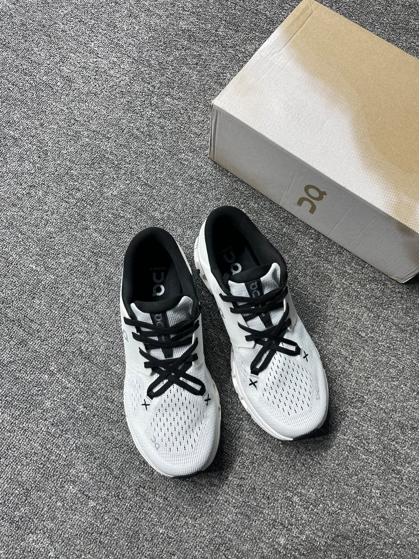 On Cloud runner 2 white