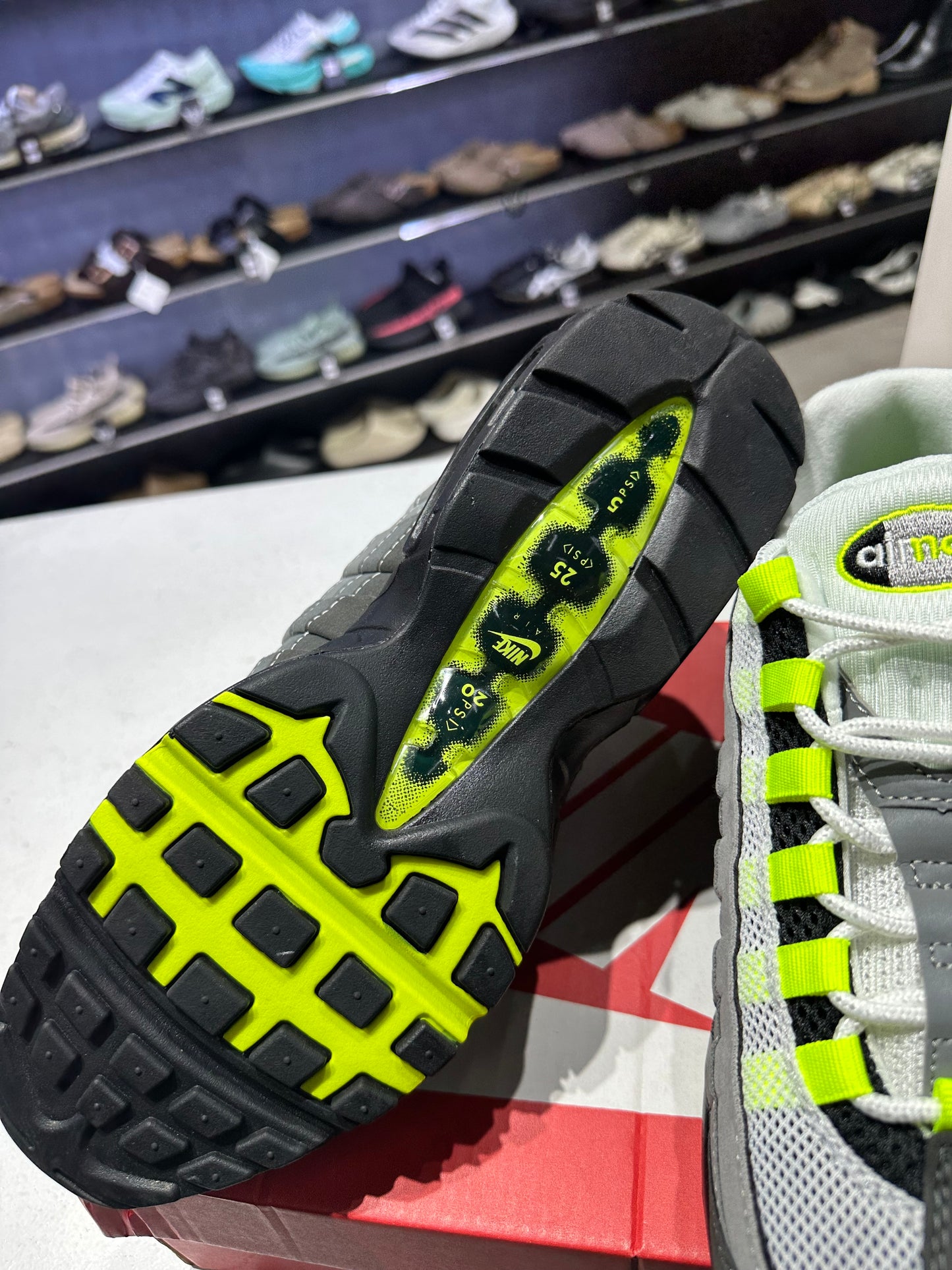 Air Max 95 OG
Neon Yellow