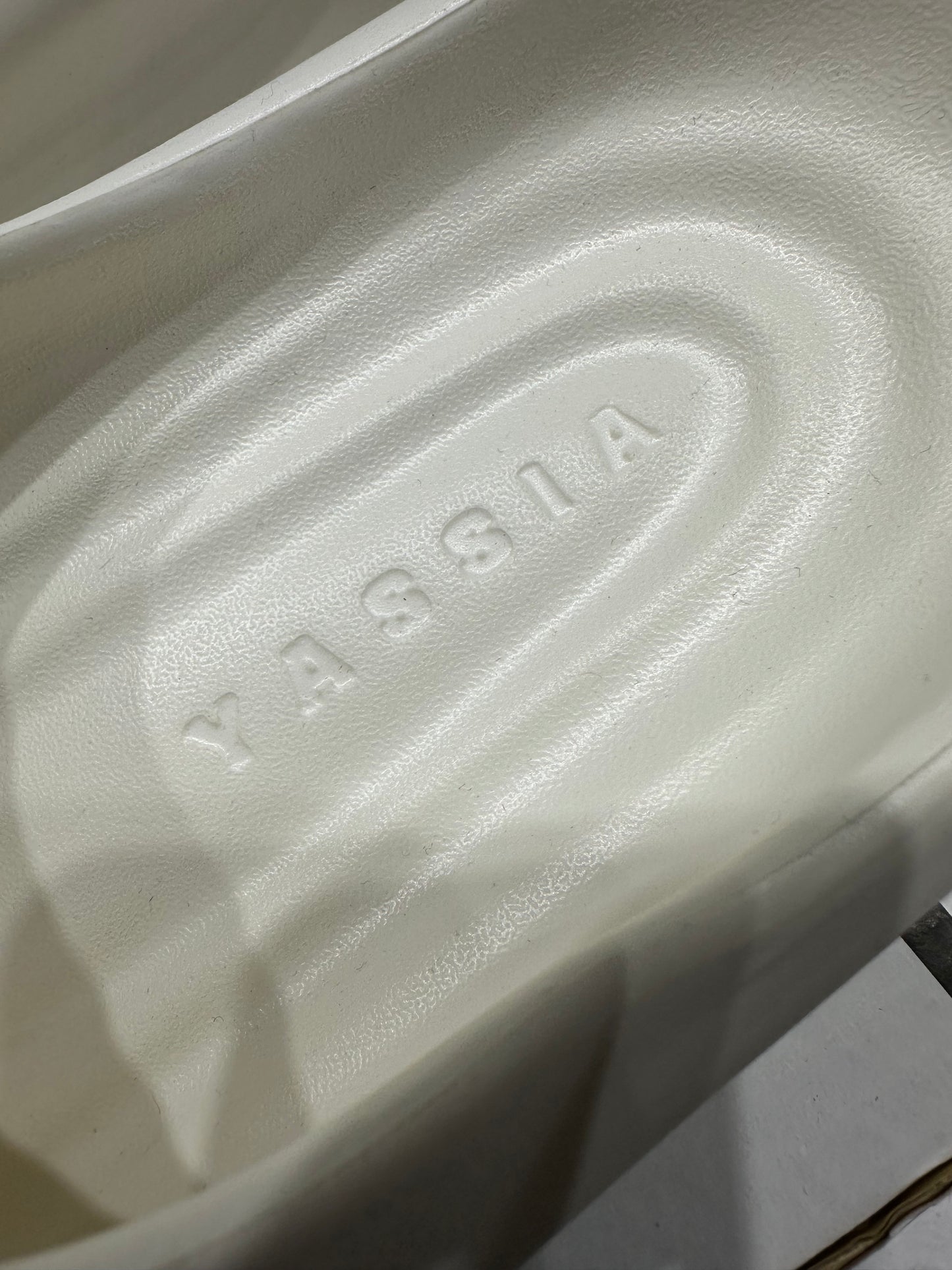 Yassia cloud white