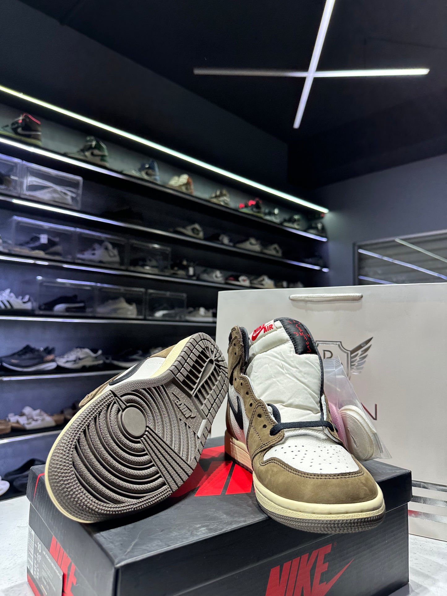 Jordan 1 Retro High Travis Scott mocha