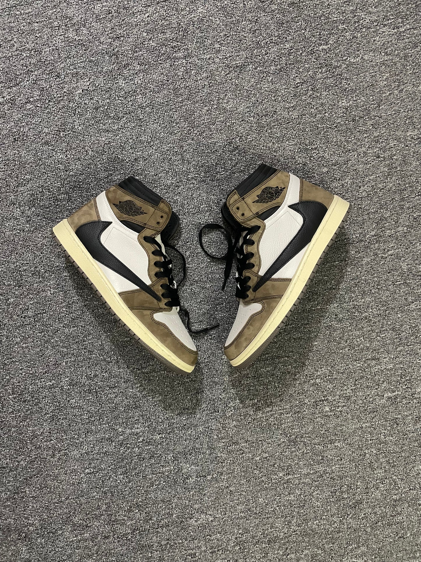 Jordan 1 Retro High Travis Scott mocha