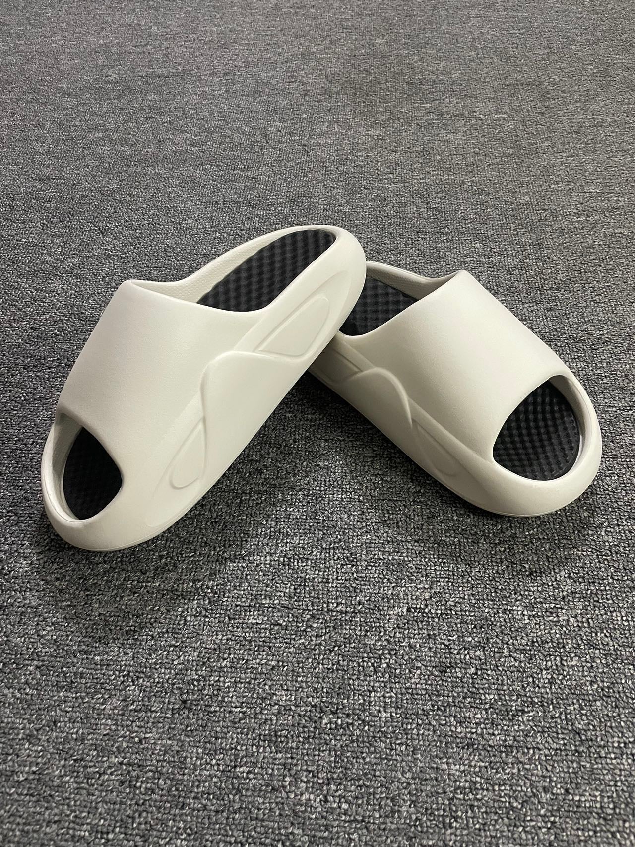 Ragen-slides-Dynamic White