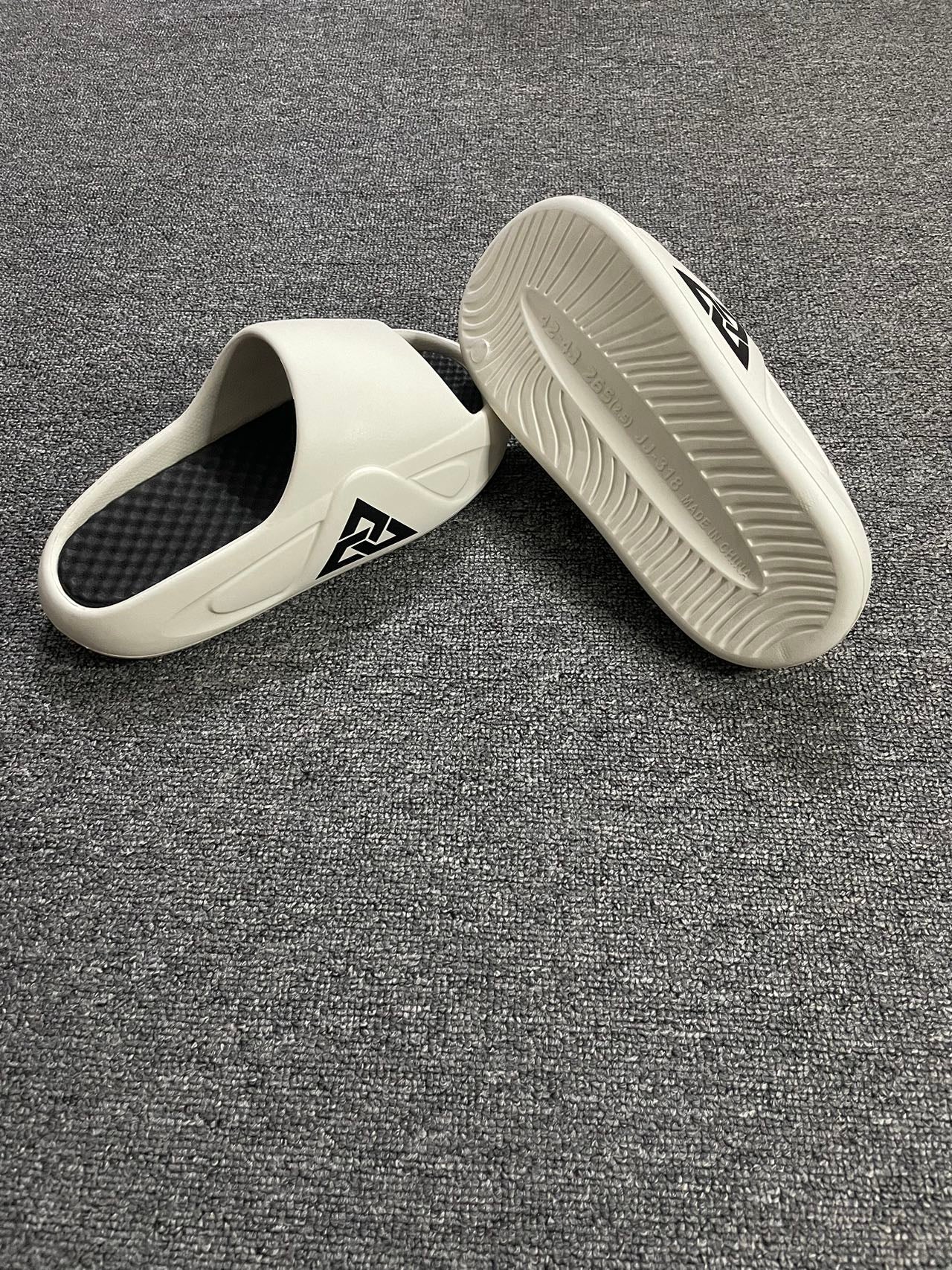 Ragen-slides-Dynamic White