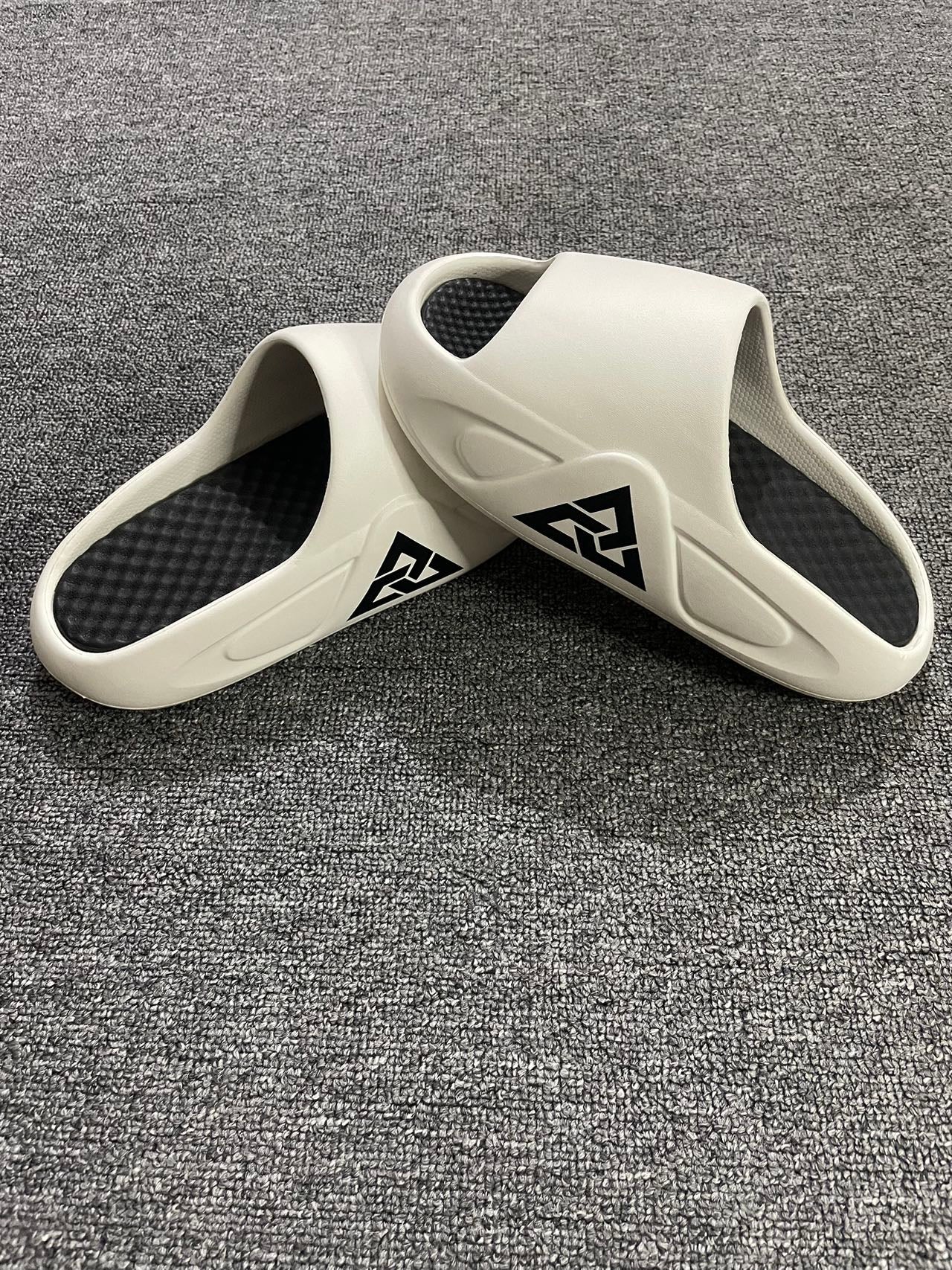 Ragen-slides-Dynamic White