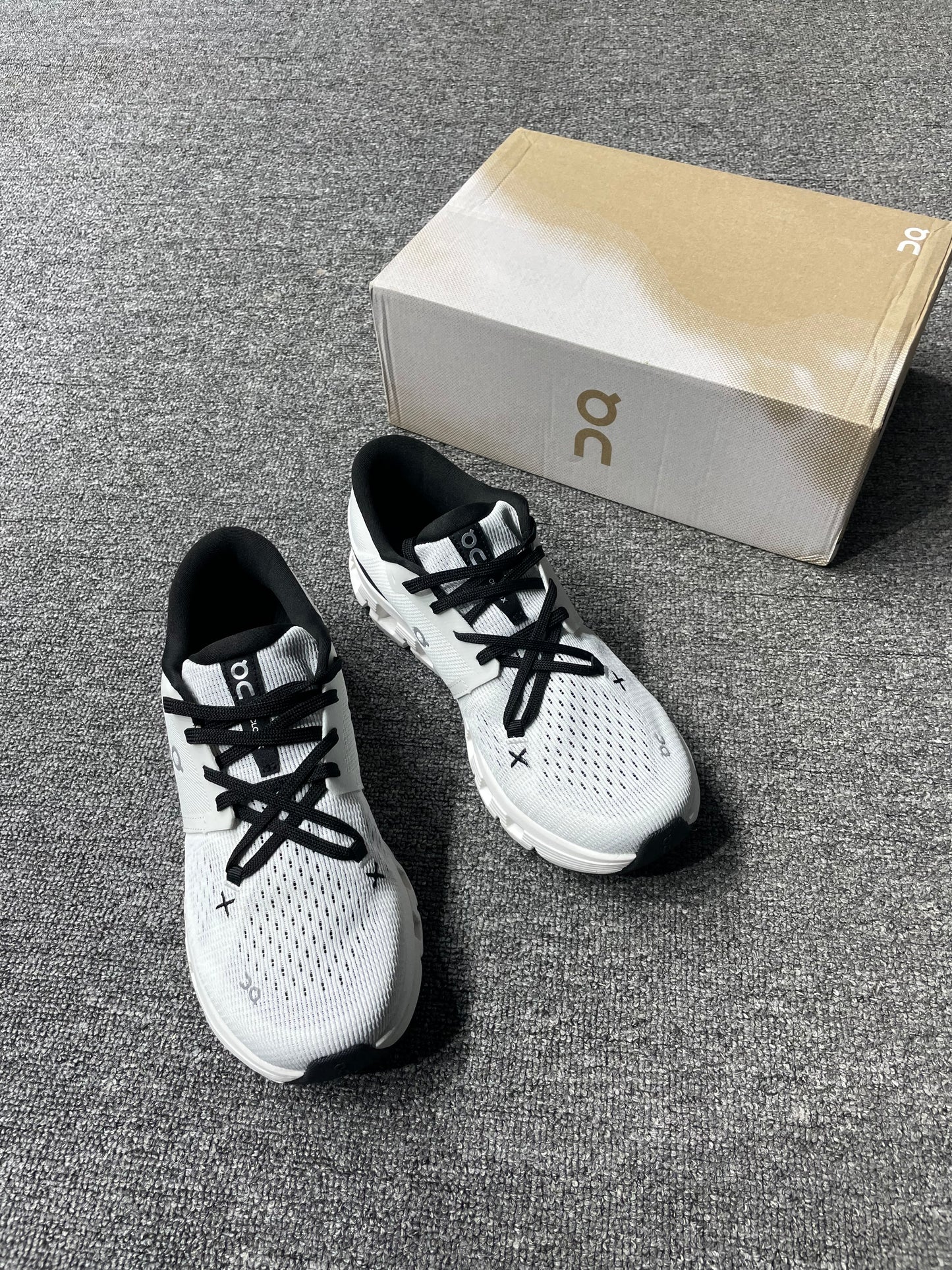 On Cloud runner 2 white