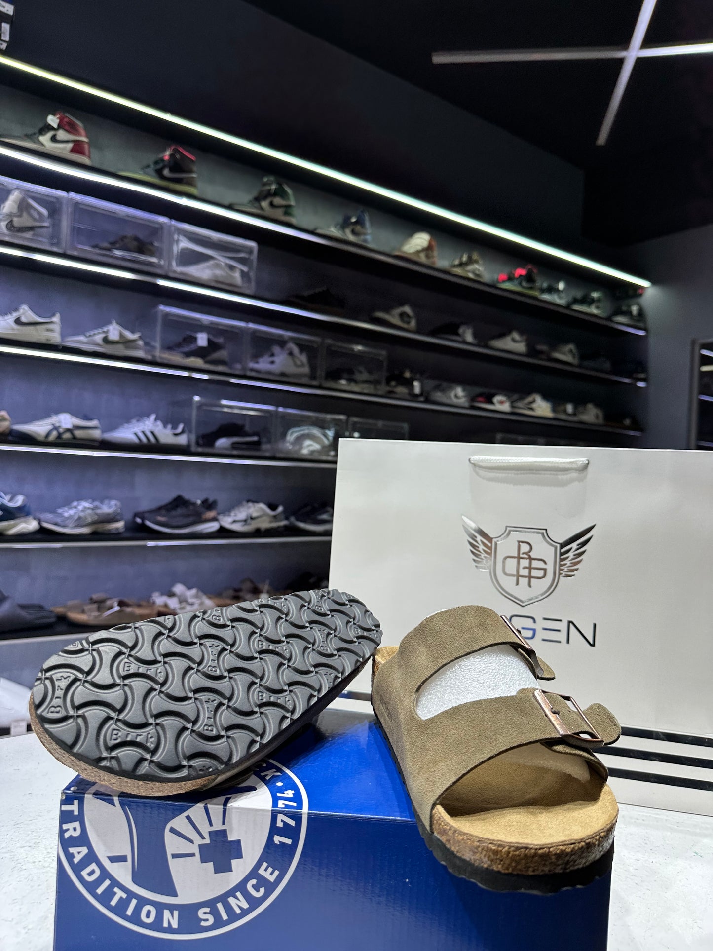 Birkenstock Arizona Suede Taupe