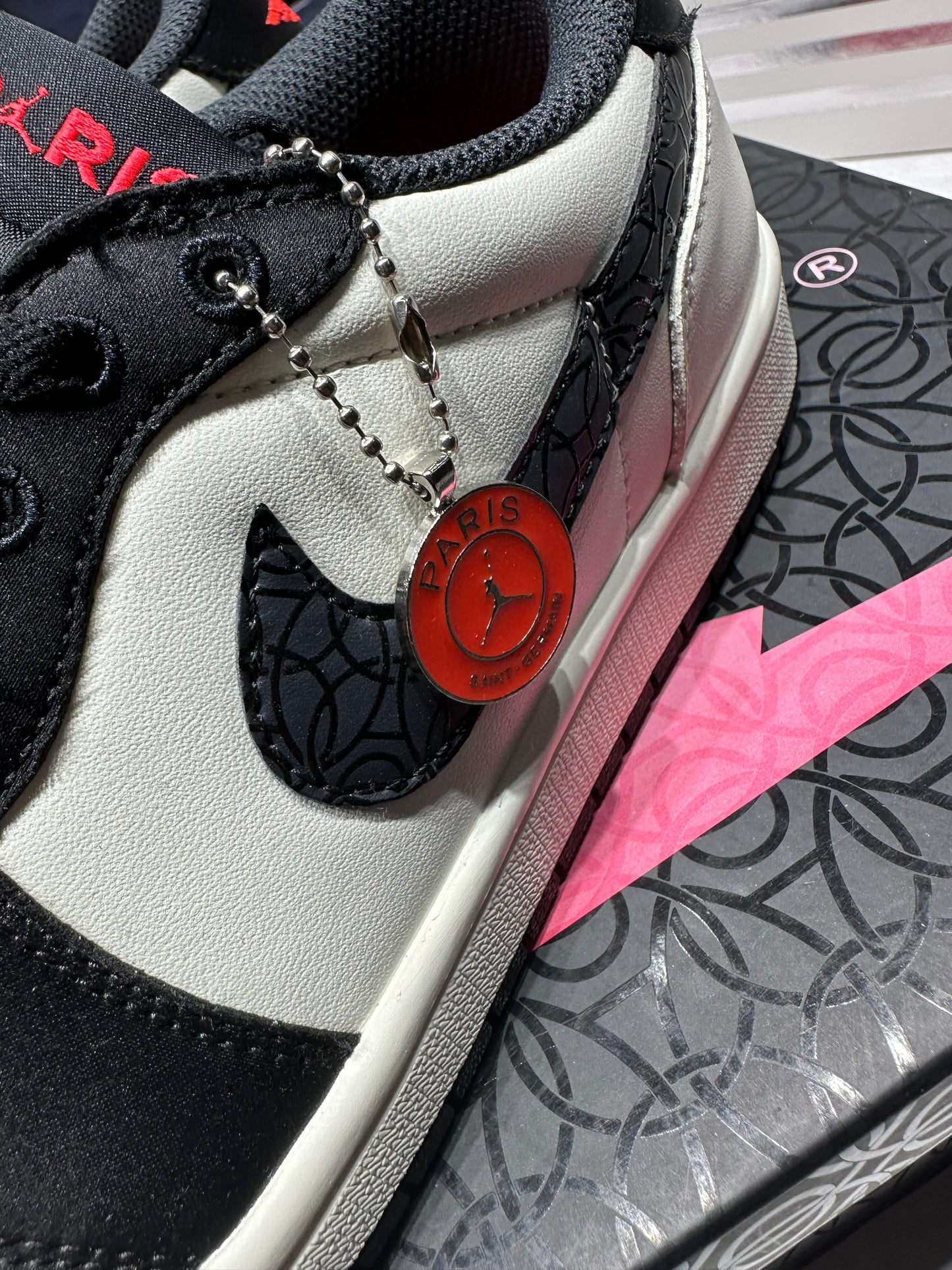 Jordan 1 Retro low PSG Paris Saint Germain