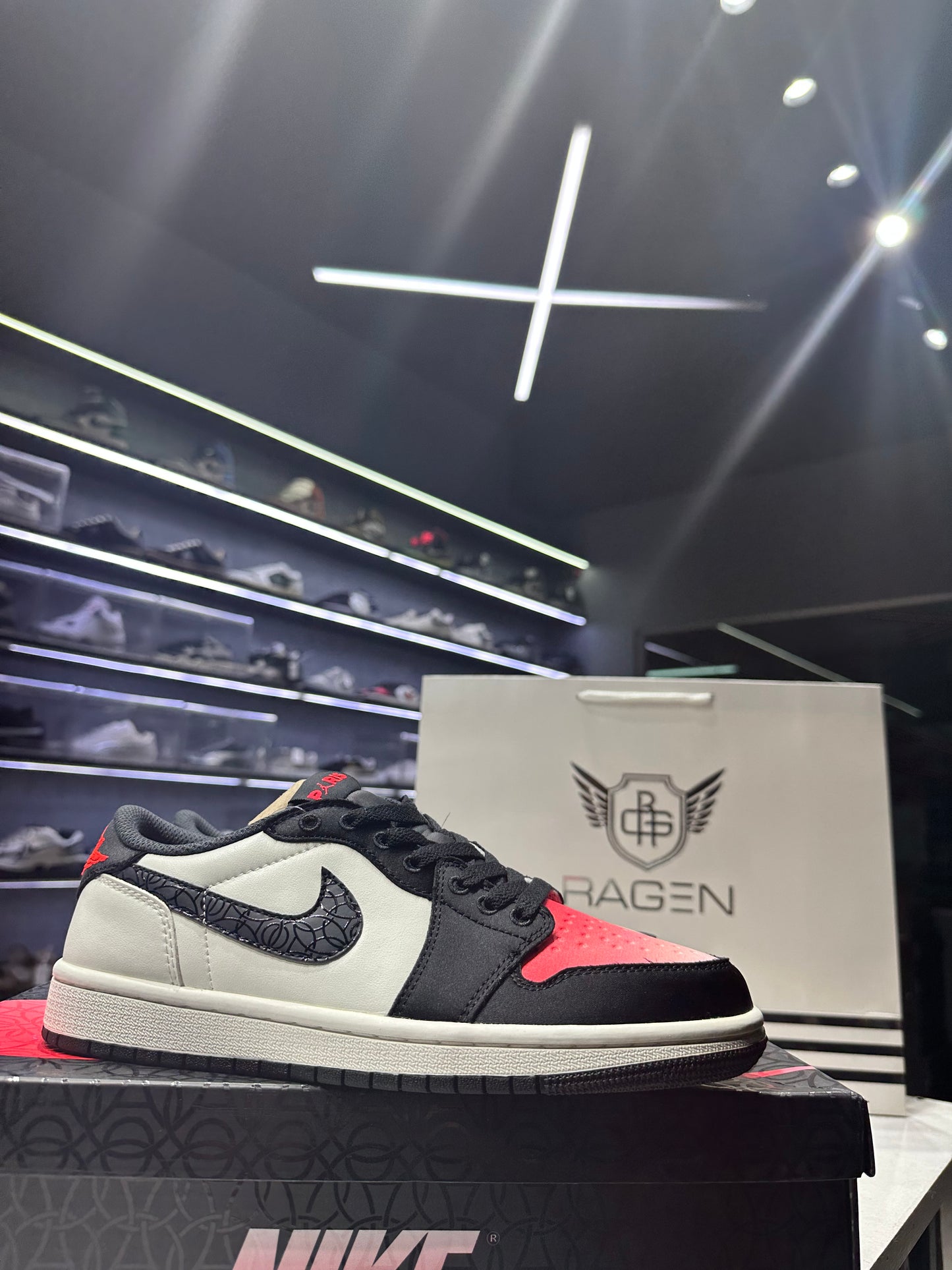 Jordan 1 Retro low PSG Paris Saint Germain