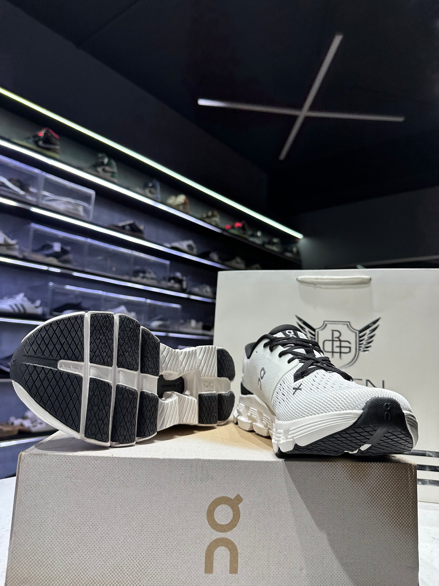 On Cloud runner 2 white