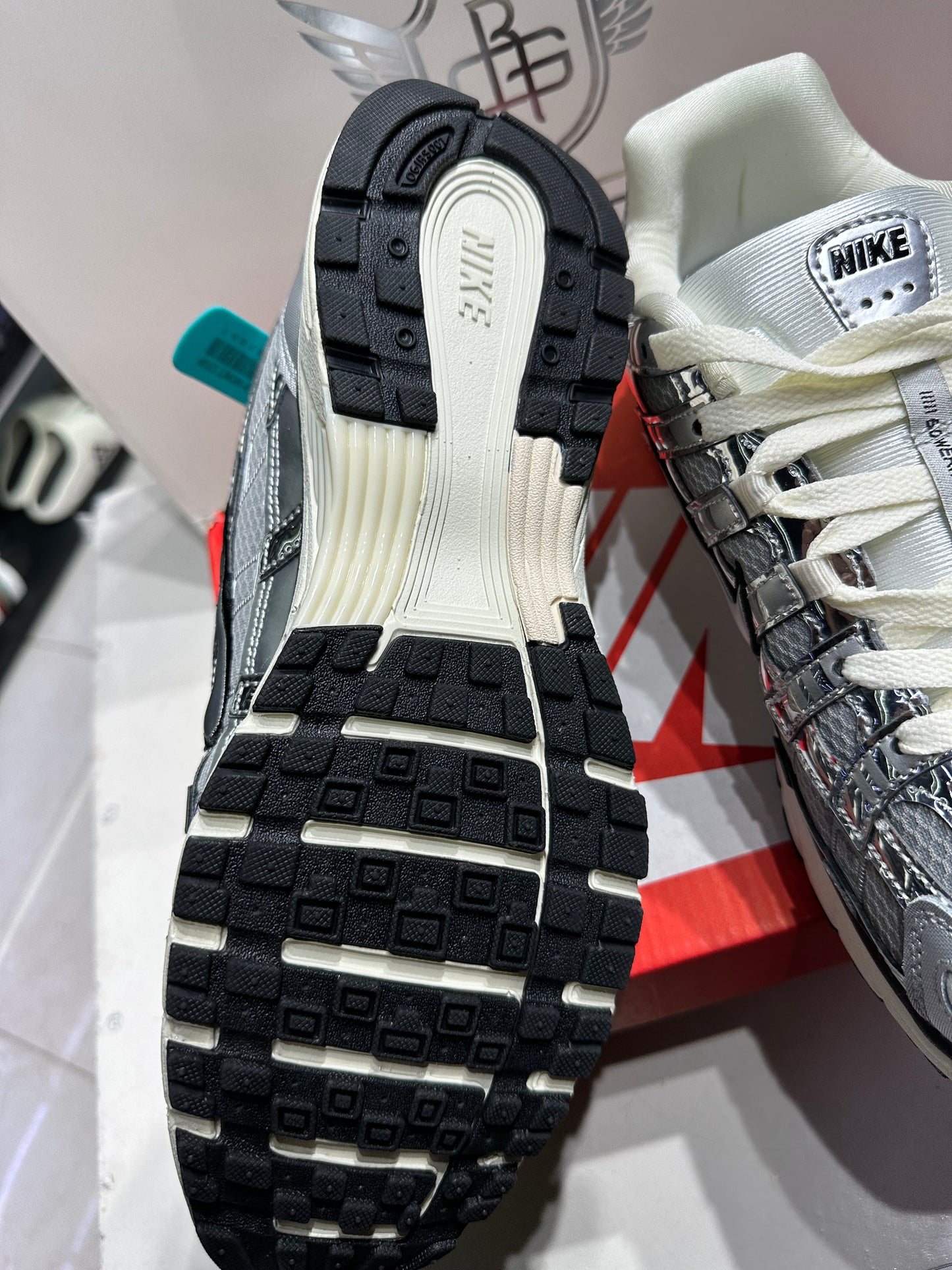Nike P-6000 Metalic Silver