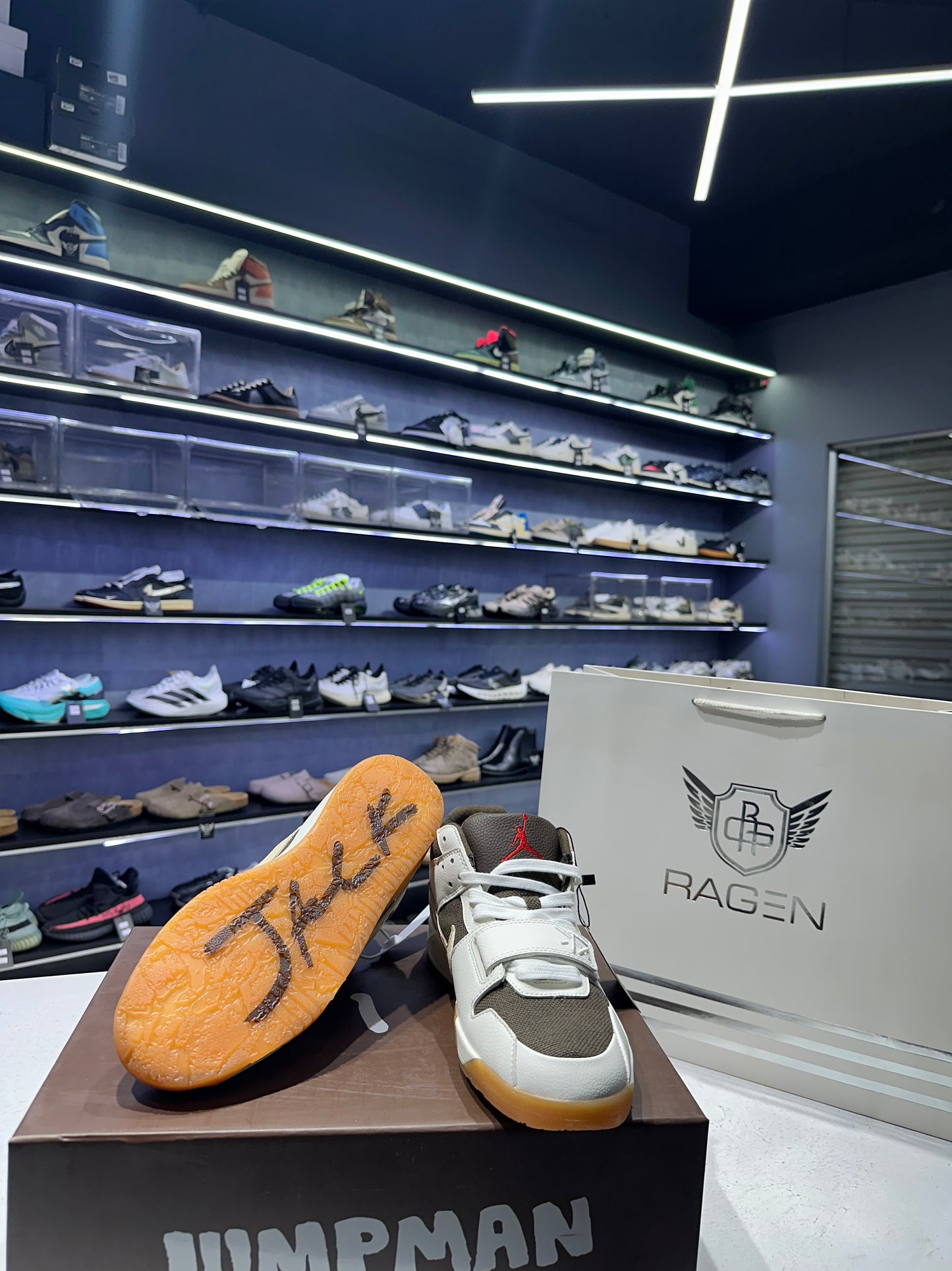 Jumpman Jack Travis Scott Sail