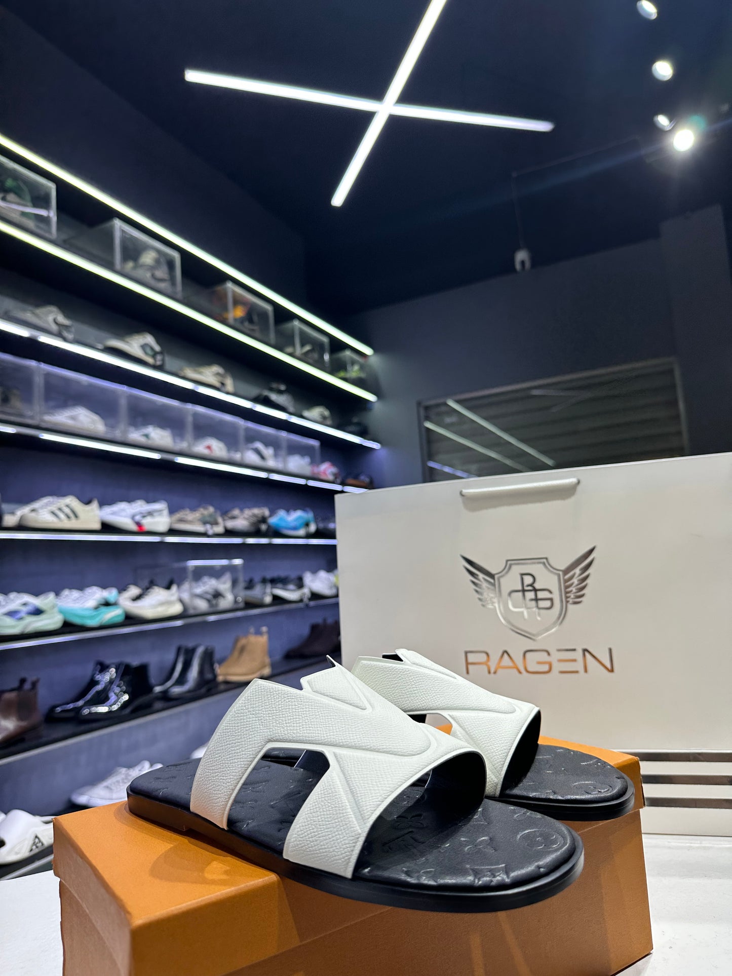 LV Oasis Mule - White