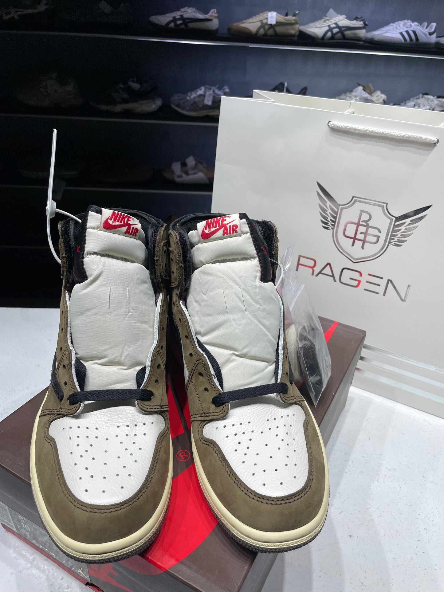 Jordan 1 Retro High Travis Scott mocha