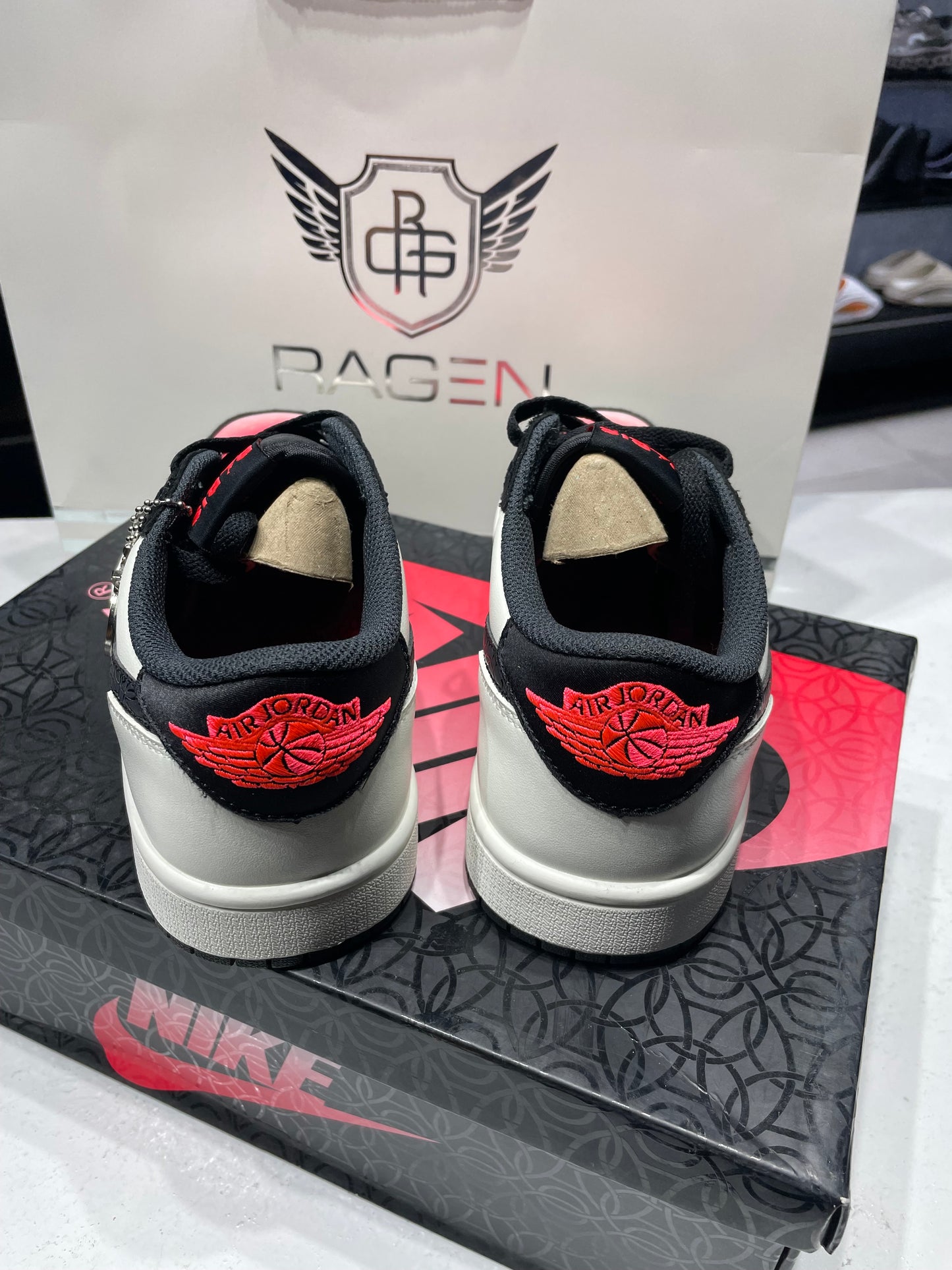 Jordan 1 Retro low PSG Paris Saint Germain