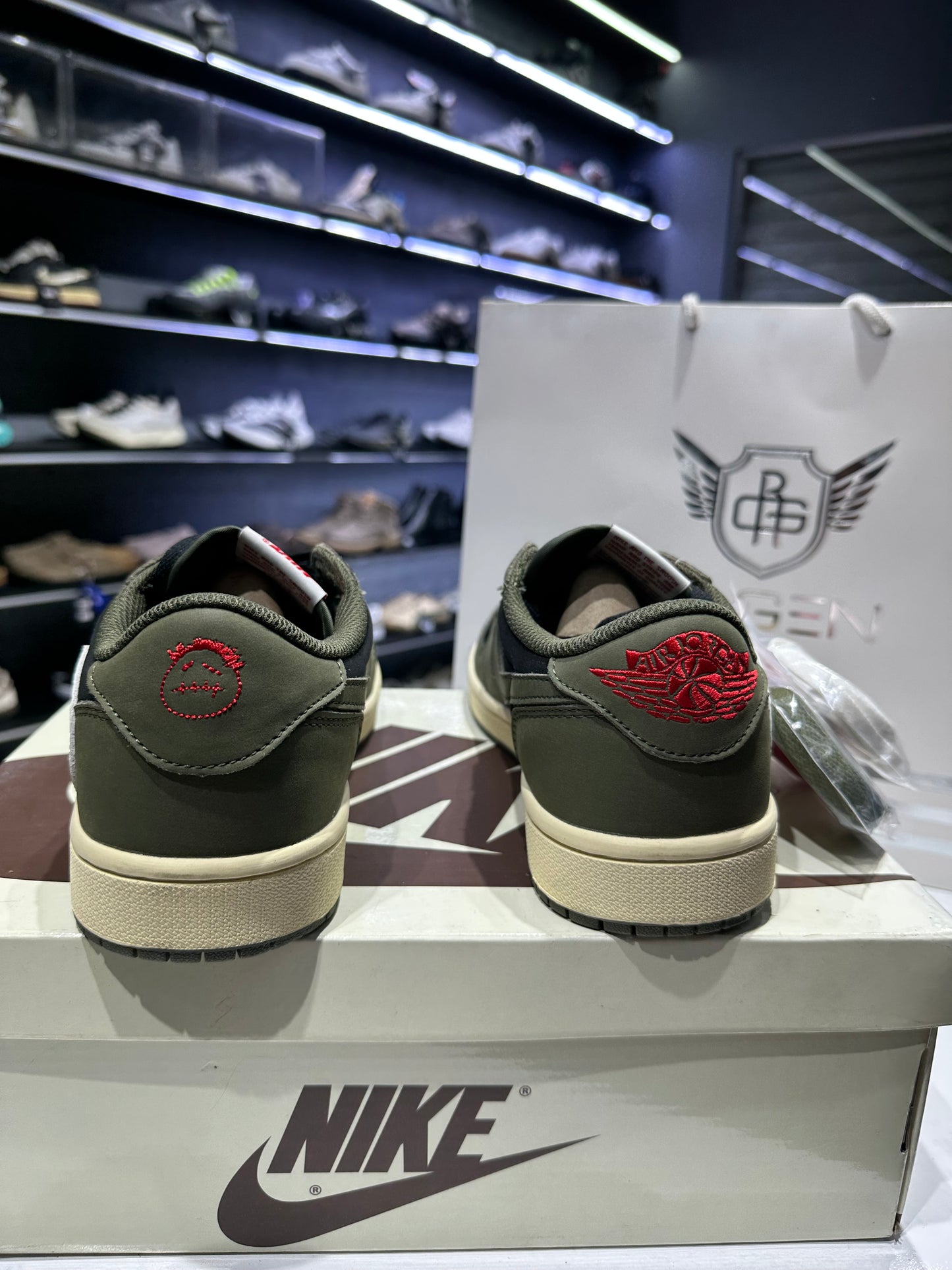 Travis Scott Black Olive (Oem) grade