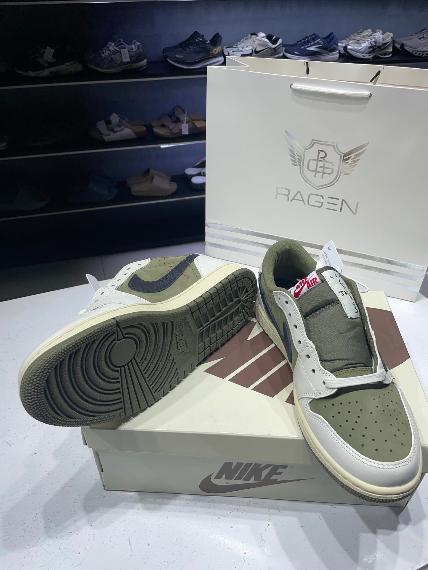 Air Jordan 1 low Travis Scott Medium Olive