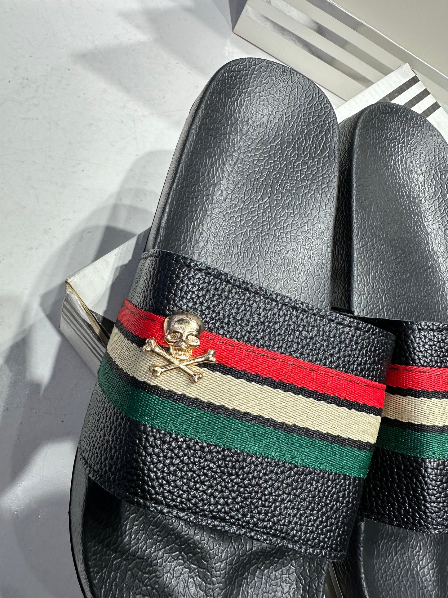 Skull slides - Black