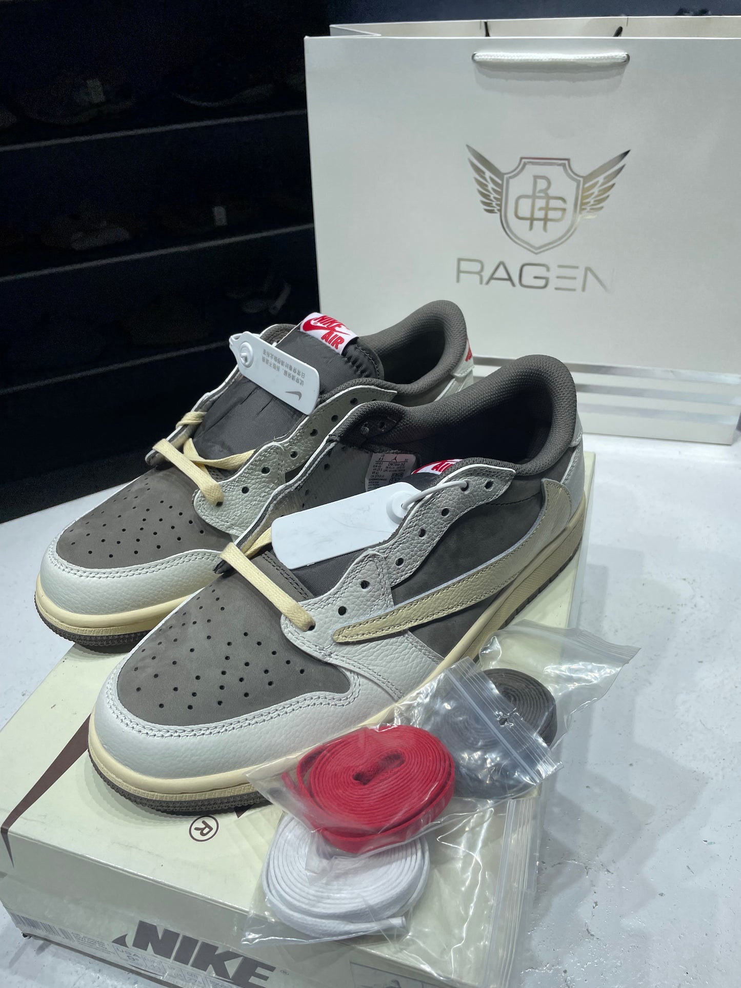 Jordan 1 Retro Low Travis Scott Reverse Mocha