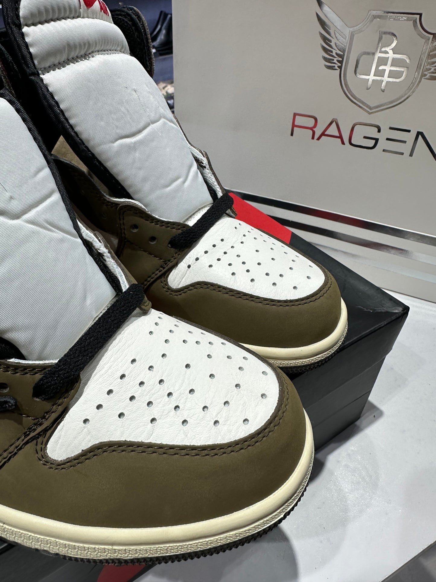 Aj 1 High Travis Scott Reverse Mocha (Oem Grade)