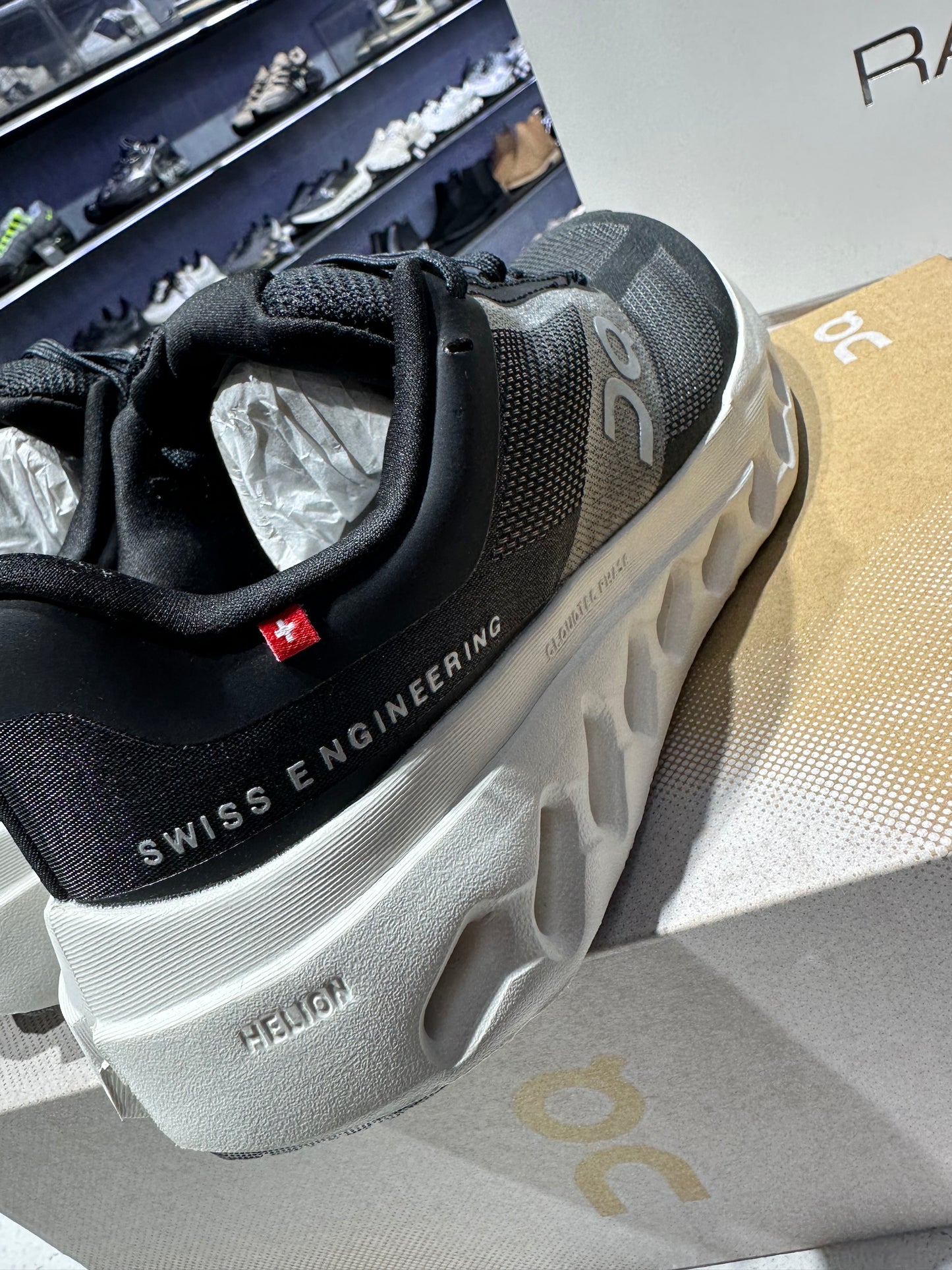 ON CLOUD SURFER NEXT - BLACK WHITE