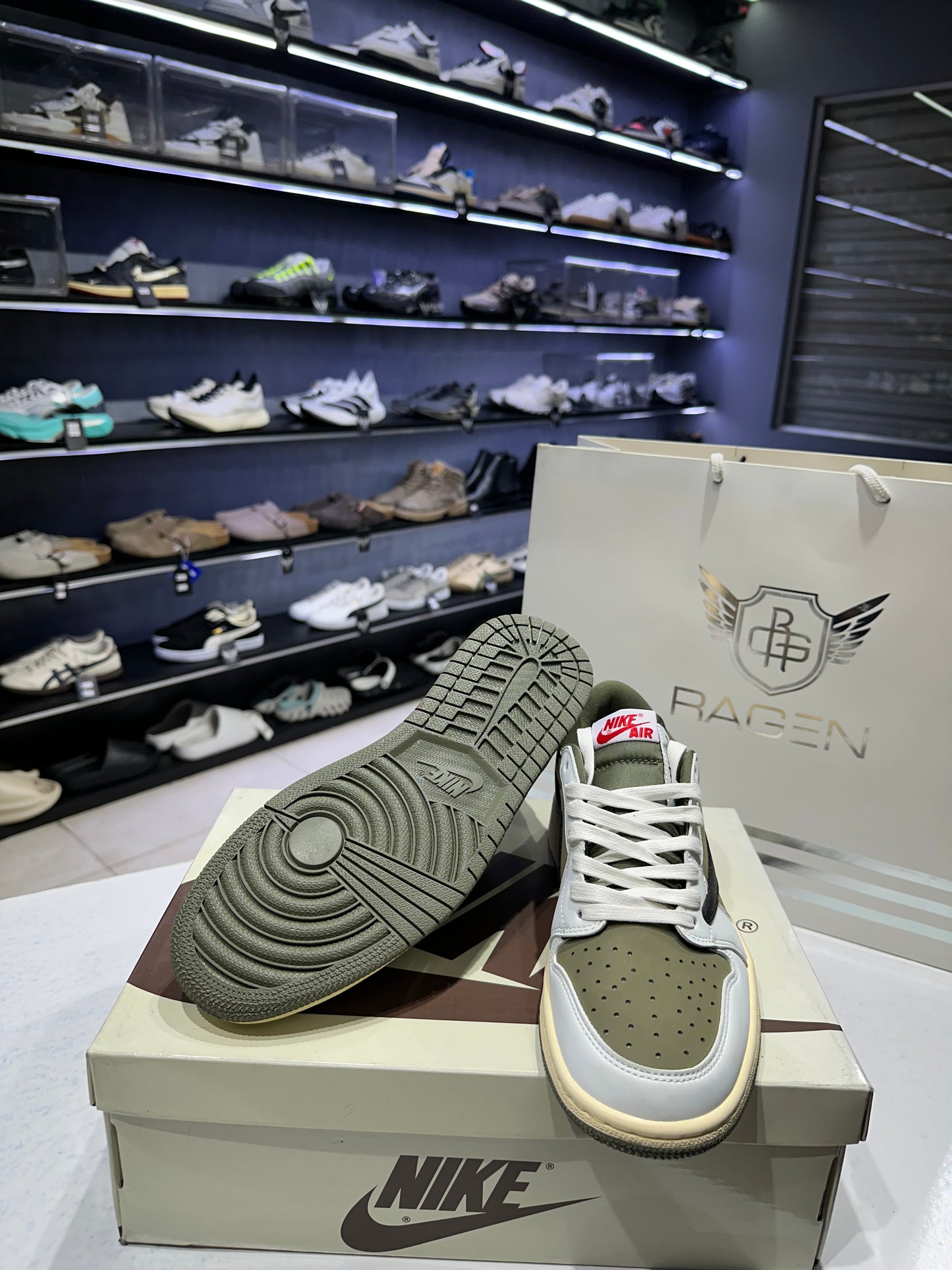 Travis Scott Medium Olive (Oem grade)