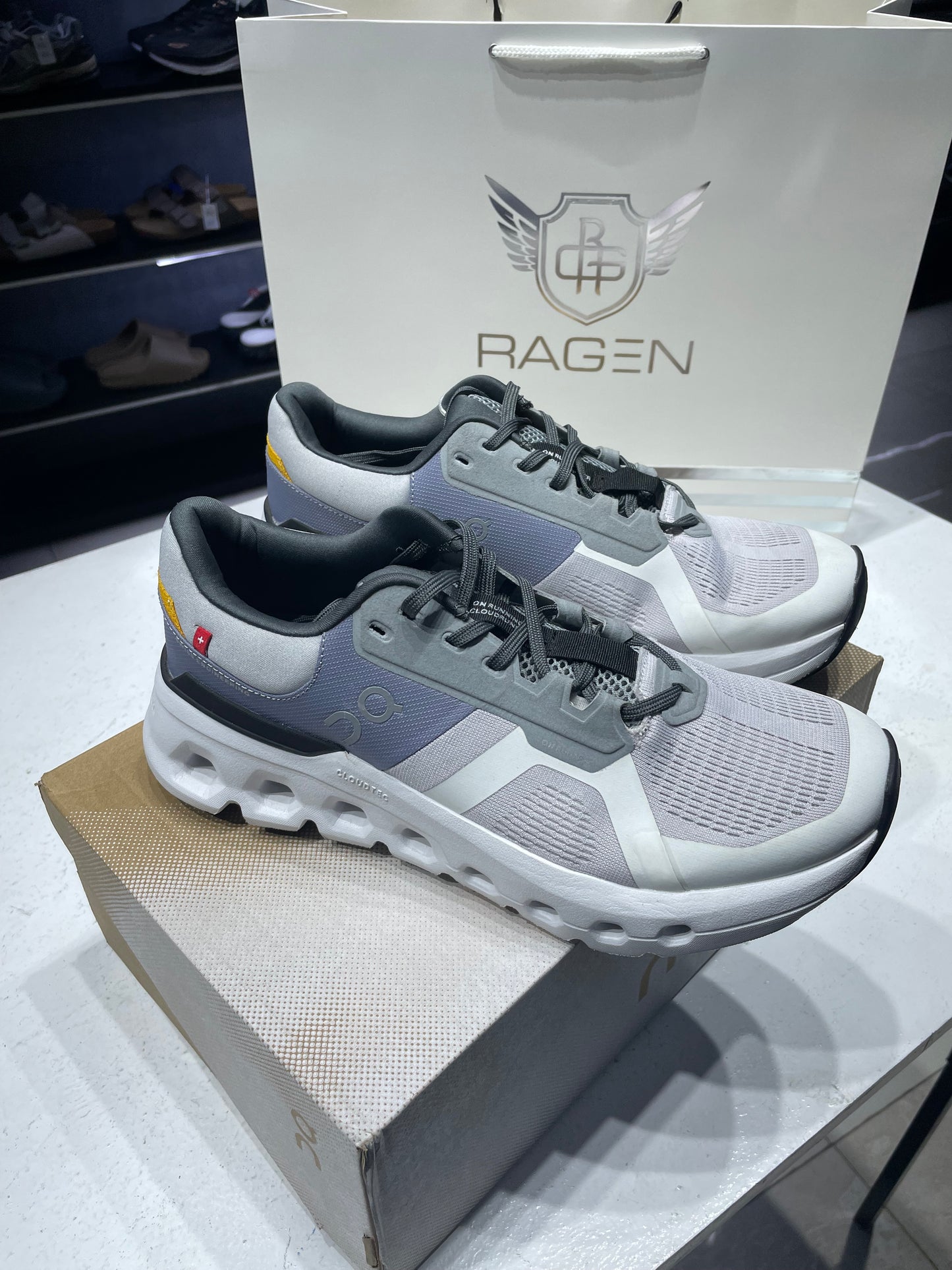 On Cloudrunner 2 Grey