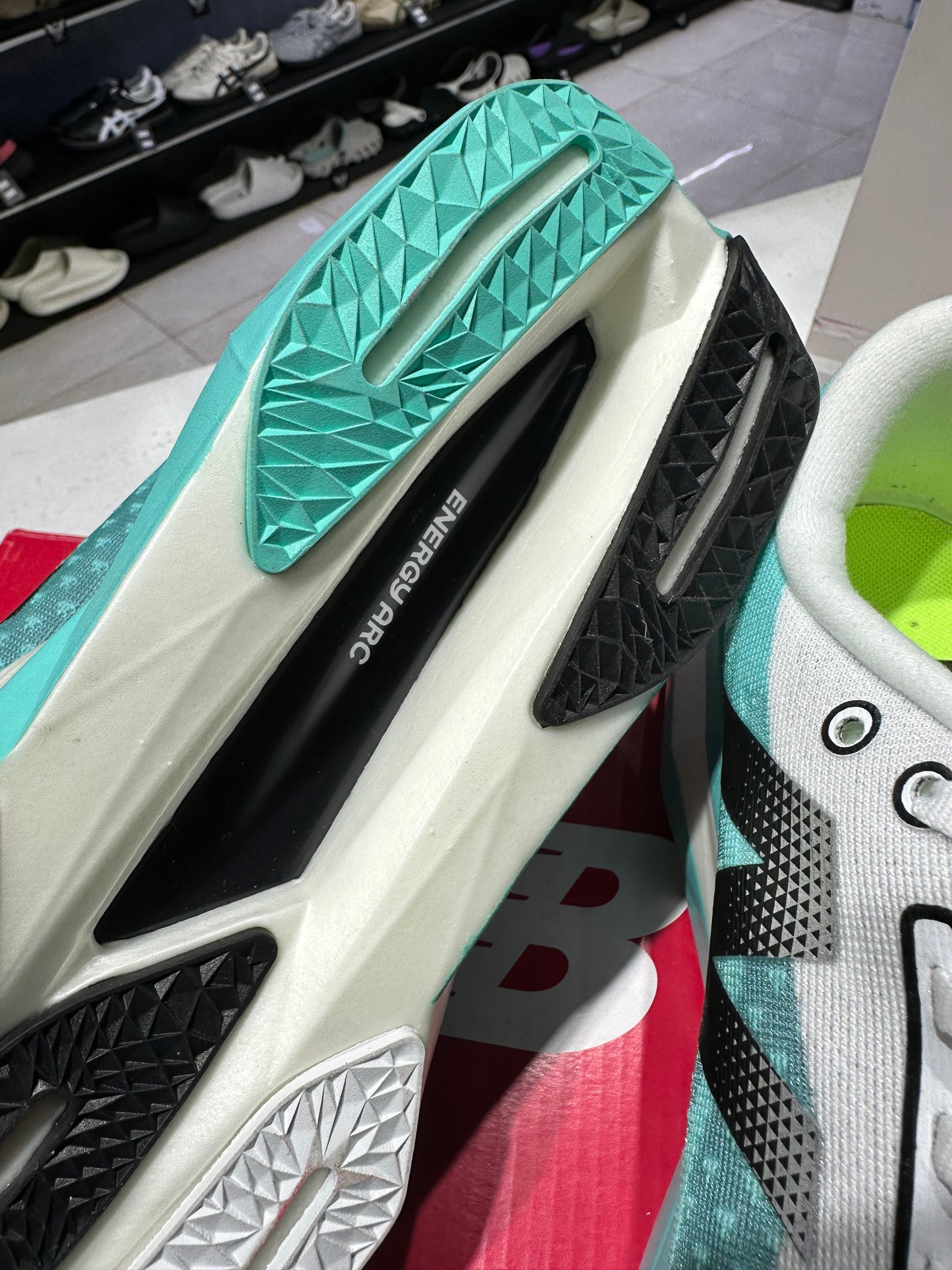 New Balance Fuelcell Elite V4