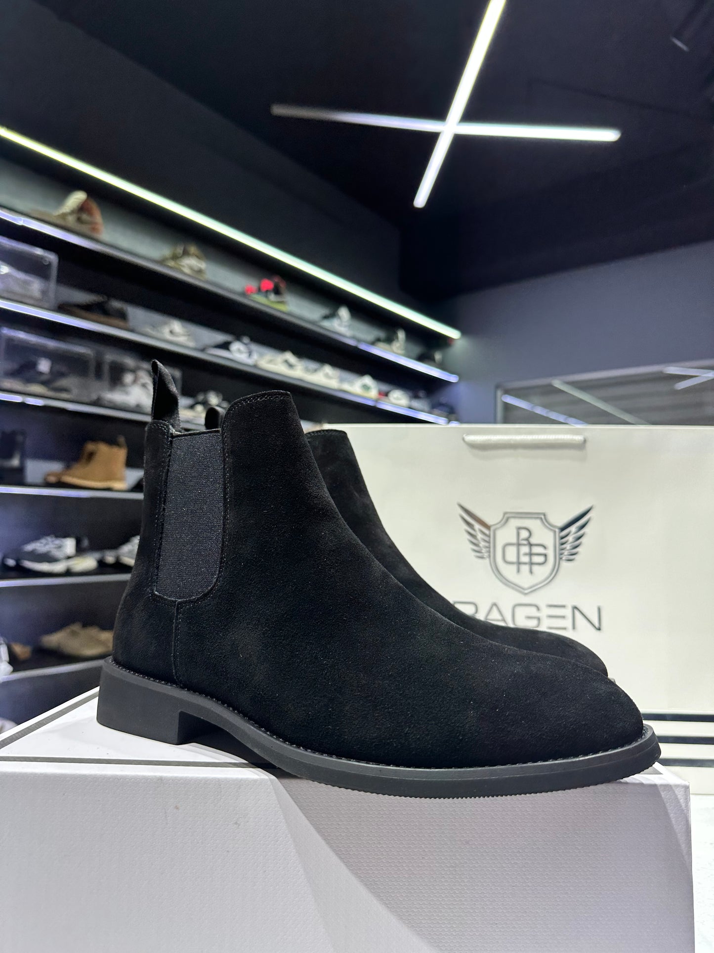 Chelsea Boot Suede Obsidian