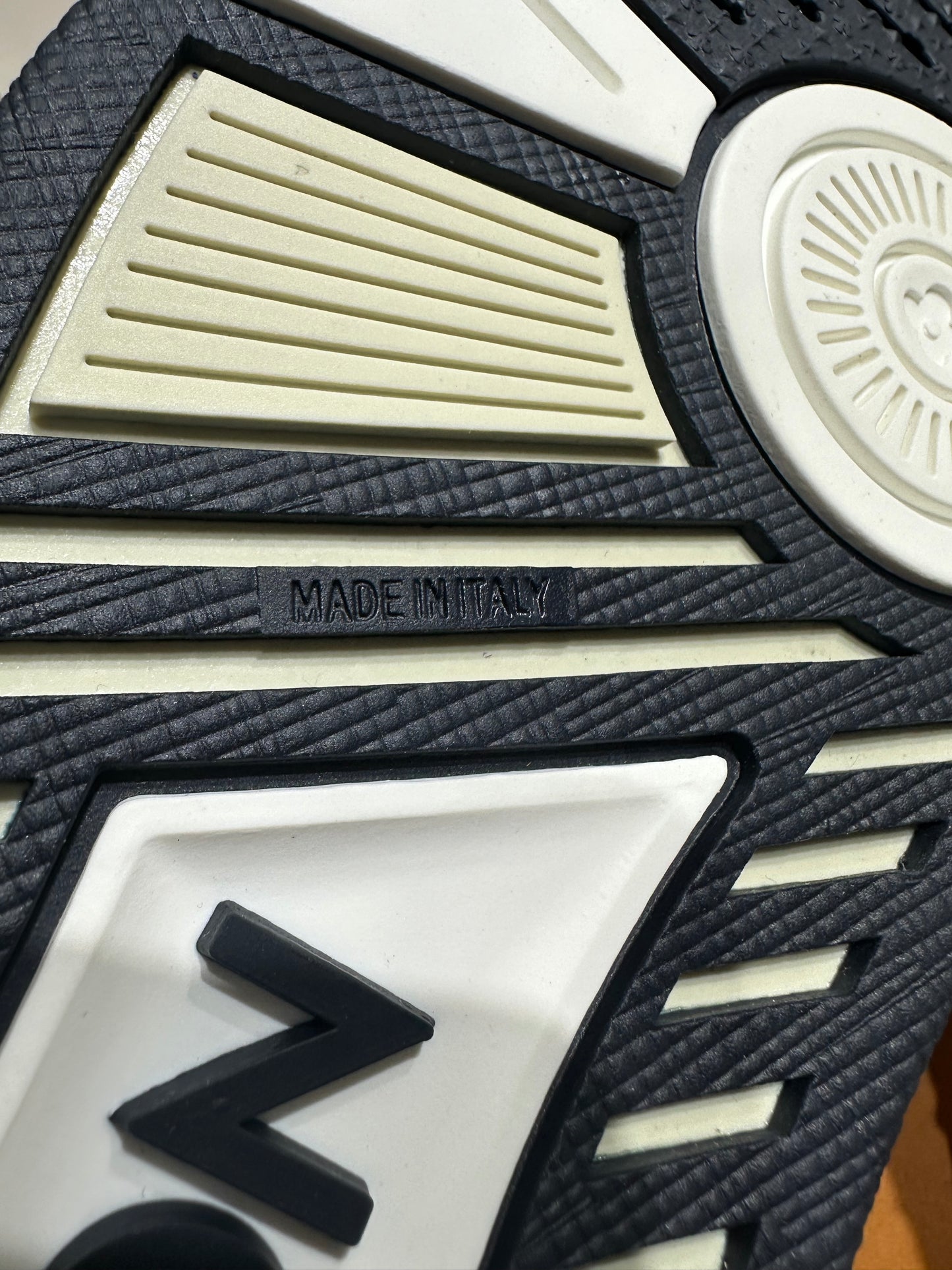 Louis Vuitton Trainer #54 Signature White Marine