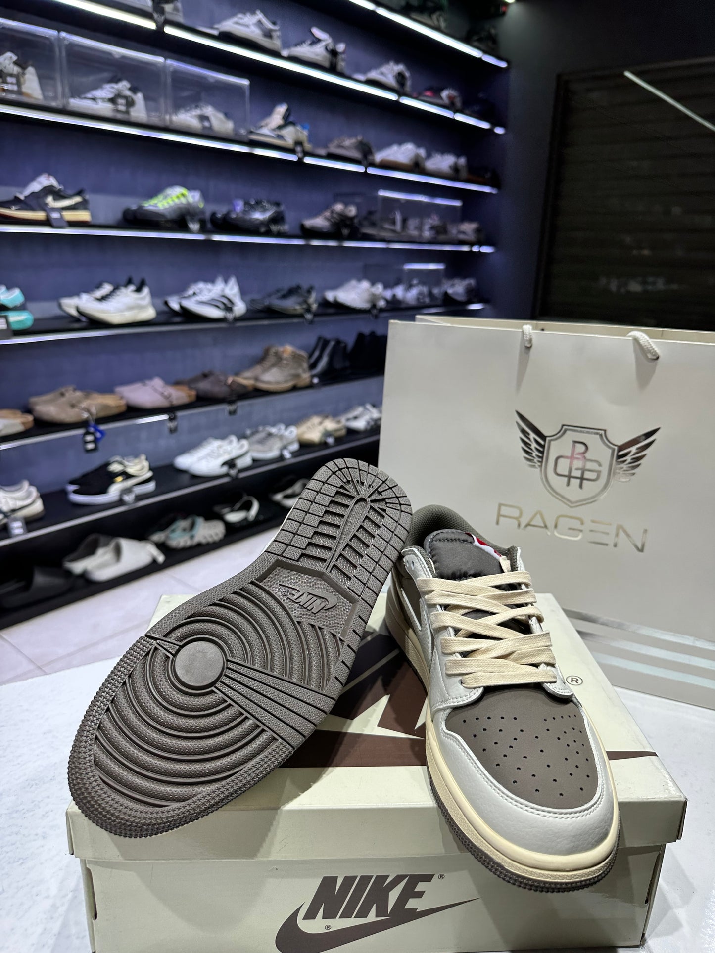 Travis Scott Mocha (Oem grade)