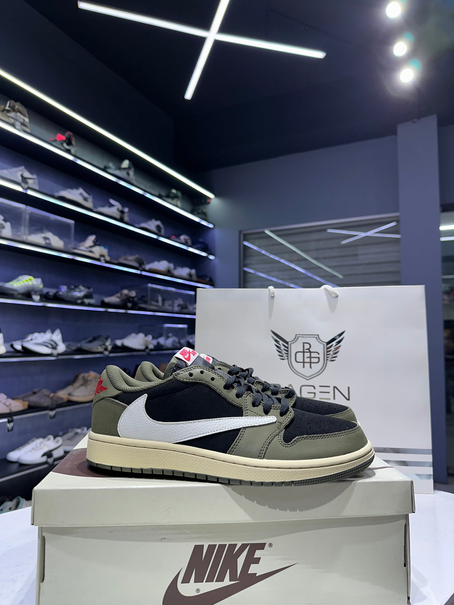 Travis Scott Black Olive (Oem) grade