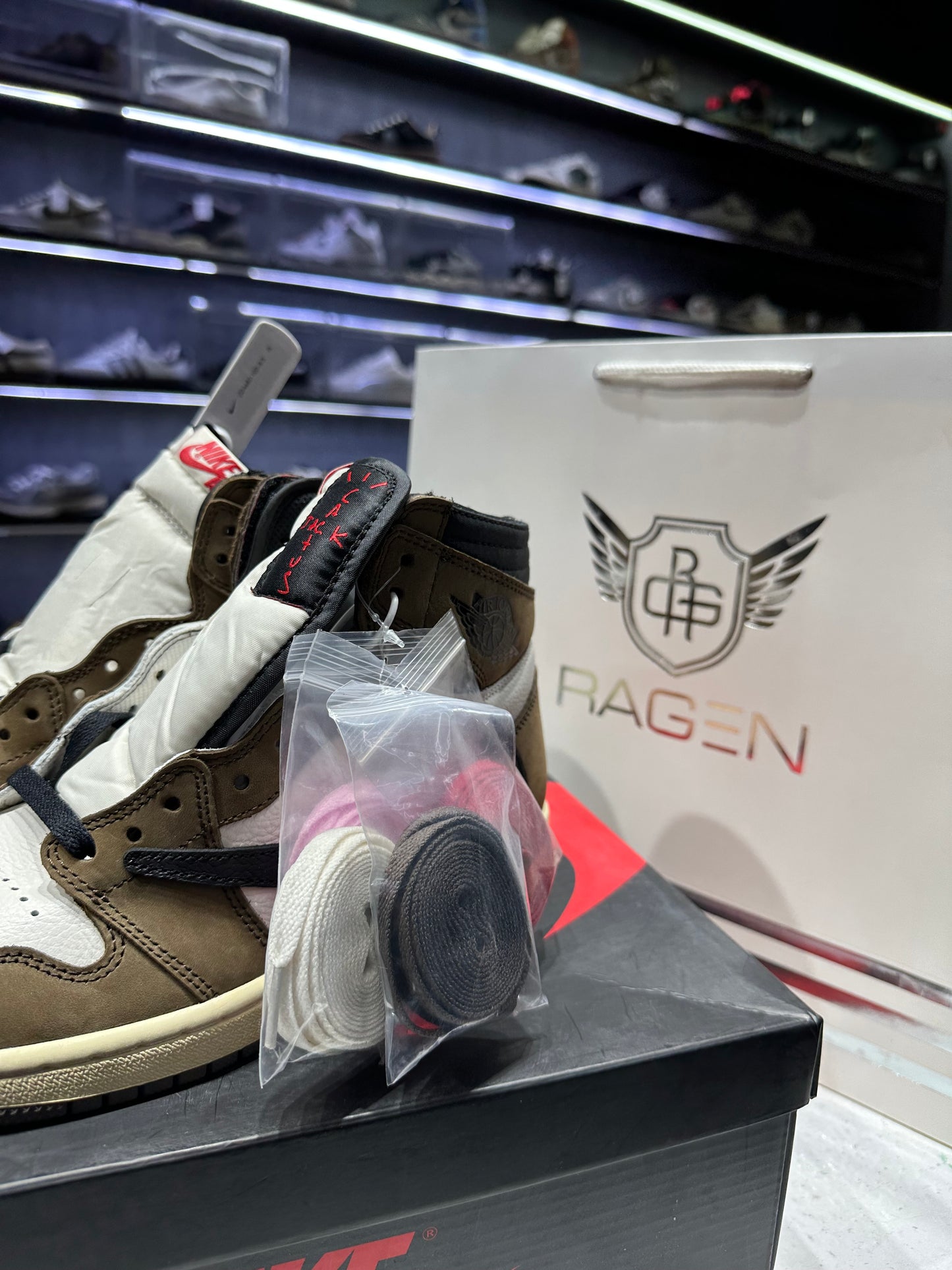Jordan 1 Retro High Travis Scott mocha
