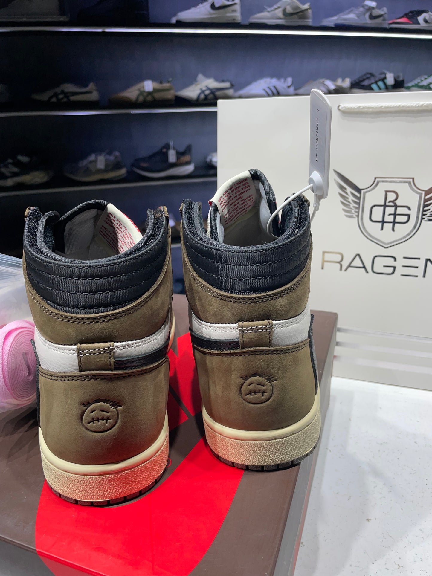 Jordan 1 Retro High Travis Scott mocha
