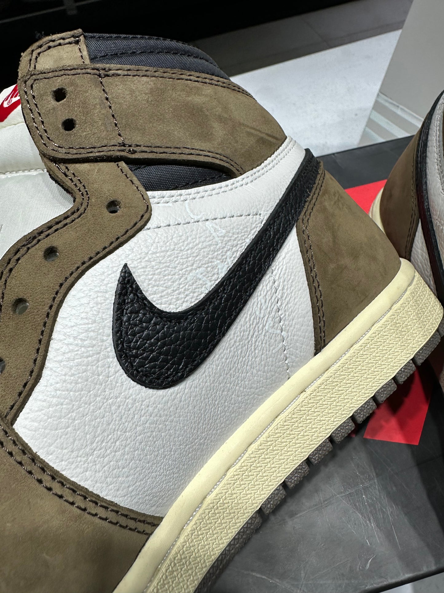 Jordan 1 Retro High Travis Scott mocha
