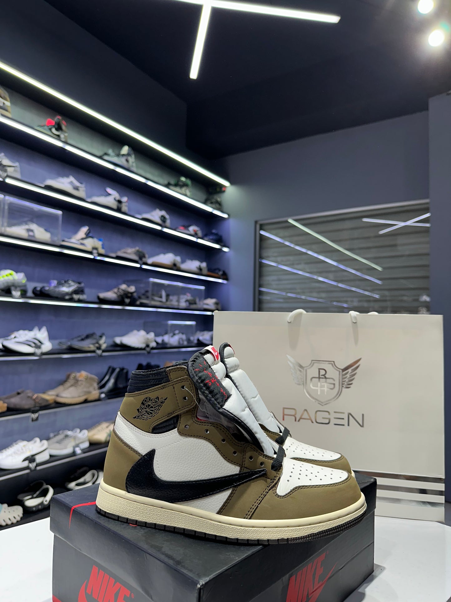 Aj 1 High Travis Scott Reverse Mocha (Oem Grade)